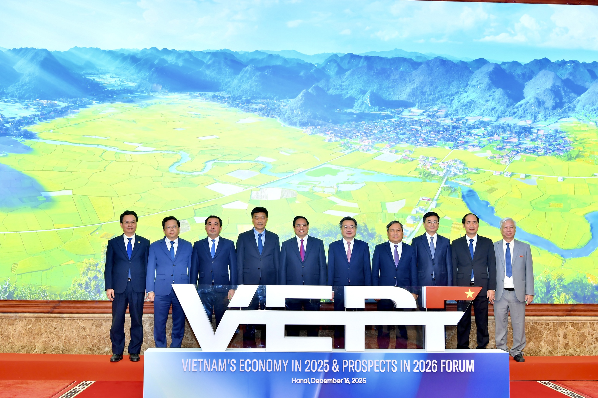 Thủ tướng: Việt Nam xác định ổn định là pháo đài bất khả xâm phạm; phát triển nhanh, bền vững là động cơ vĩnh cửu- Ảnh 9.