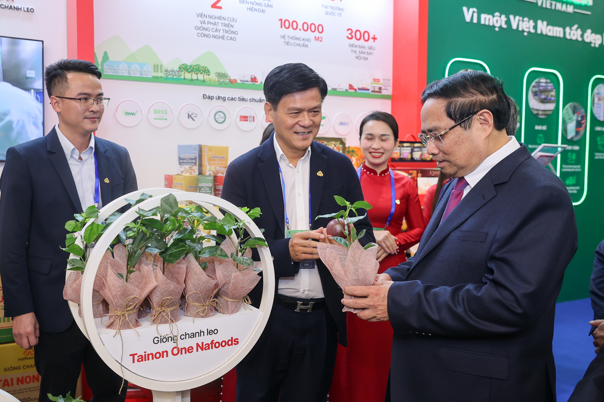 Thủ tướng: Việt Nam xác định ổn định là pháo đài bất khả xâm phạm; phát triển nhanh, bền vững là động cơ vĩnh cửu- Ảnh 2. Thủ tướng: Việt Nam xác định ổn định là pháo đài bất khả xâm phạm; phát triển nhanh, bền vững là động cơ vĩnh cửu- Ảnh 2.