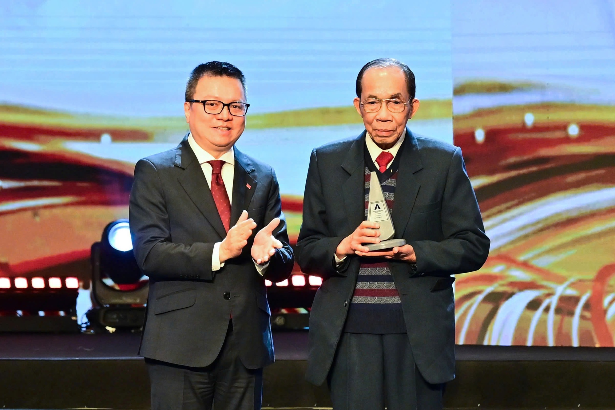 Giải thưởng Hành động vì Cộng đồng 2025: Tôn vinh các dự án ‘Kiên trì phụng sự’ - Ảnh 3. Giải thưởng Hành động vì Cộng đồng 2025: Tôn vinh các dự án ‘Kiên trì phụng sự’ - Ảnh 3.