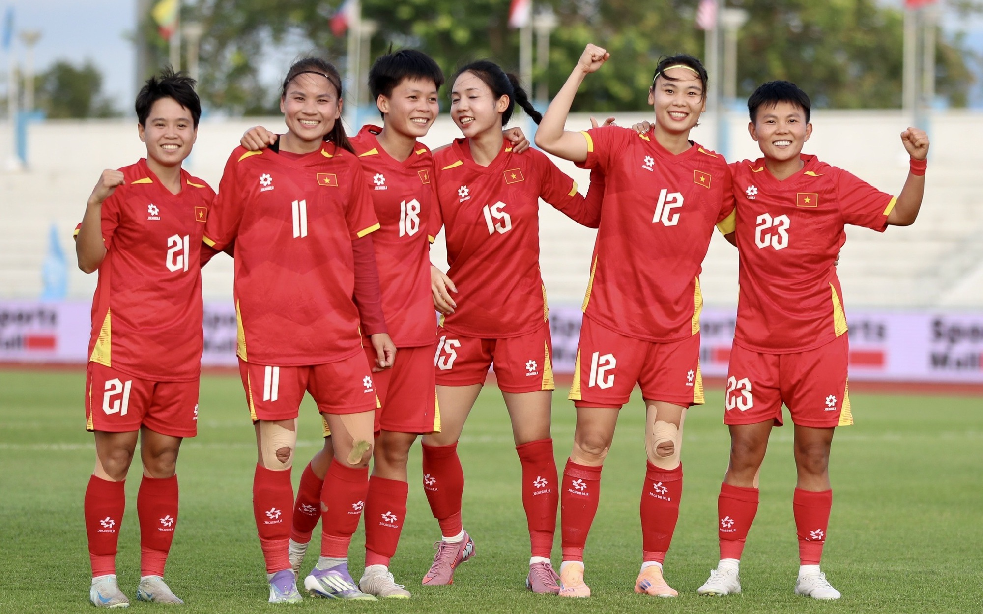 THỦ TƯỚNG PHẠM MINH CHÍNH GỬI THƯ CHÚC MỪNG BAN HUẤN LUYỆN VÀ CÁC CẦU THỦ ĐỘI TUYỂN BÓNG ĐÁ NỮ QUỐC GIA