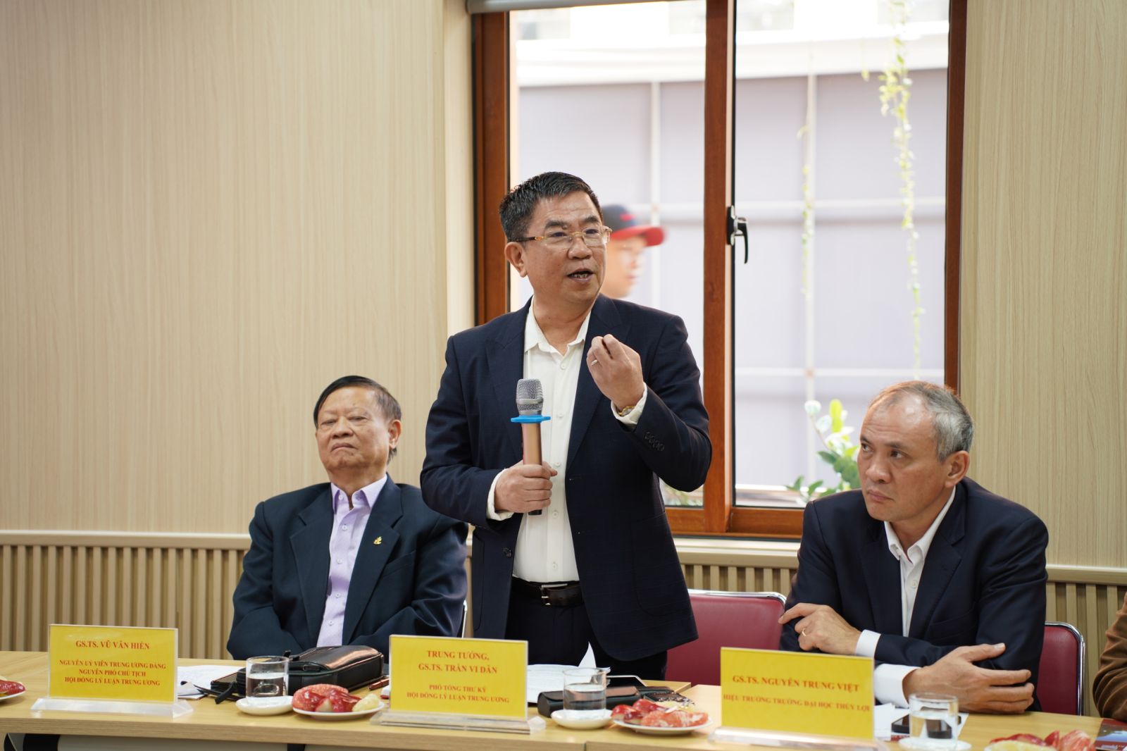 TỌA ĐÀM: An ninh phi truyền thống trong quản trị đô thị Hà Nội: Thực trạng - thách thức - giải pháp bền vững- Ảnh 2.