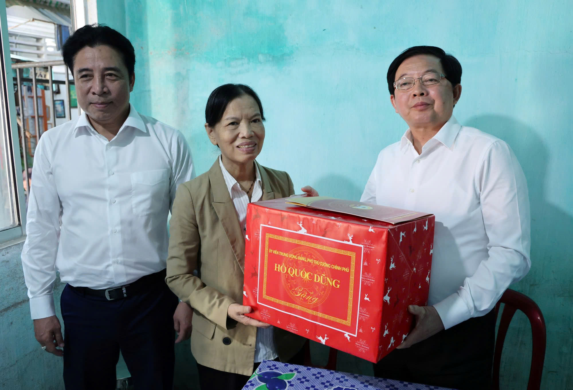 Phó Thủ tướng Hồ Quốc Dũng thăm, chúc mừng Giáng sinh Tổng Giáo phận Huế- Ảnh 6. Phó Thủ tướng Hồ Quốc Dũng thăm, chúc mừng Giáng sinh Tổng Giáo phận Huế- Ảnh 6.