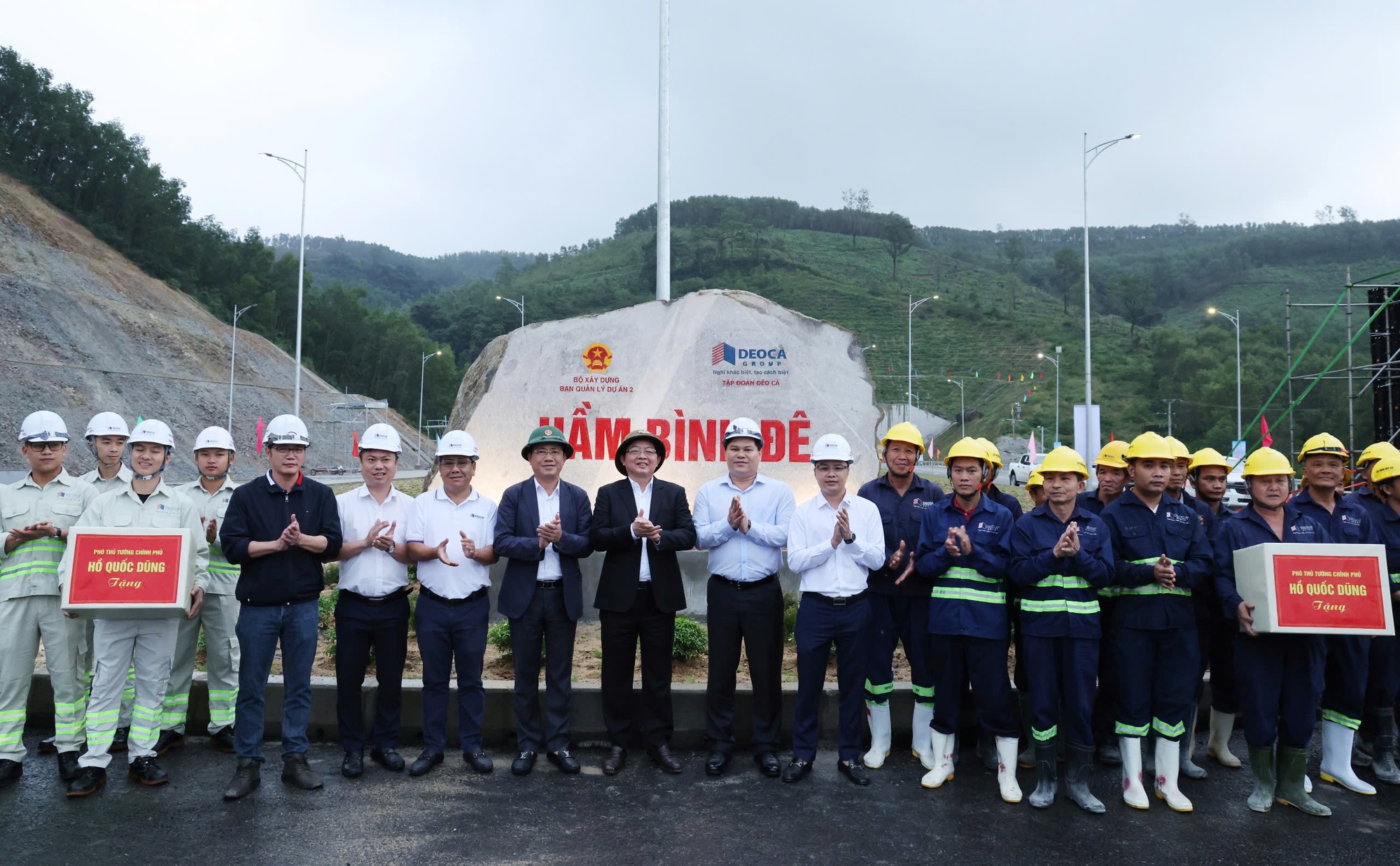 Phó Thủ tướng Hồ Quốc Dũng thăm, động viên lực lượng thi công Dự án cao tốc Quảng Ngãi – Hoài Nhơn- Ảnh 5. Phó Thủ tướng Hồ Quốc Dũng thăm, động viên lực lượng thi công Dự án cao tốc Quảng Ngãi – Hoài Nhơn- Ảnh 5.