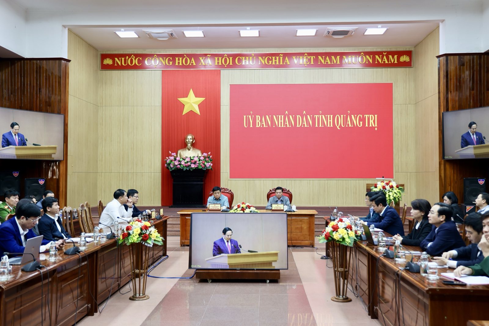 Thủ tướng: Tạo đột phá để Việt Nam bắt kịp, tiến cùng và vươn lên, vững bước tiến vào kỷ nguyên mới- Ảnh 4. Thủ tướng: Tạo đột phá để Việt Nam bắt kịp, tiến cùng và vươn lên, vững bước tiến vào kỷ nguyên mới- Ảnh 4.