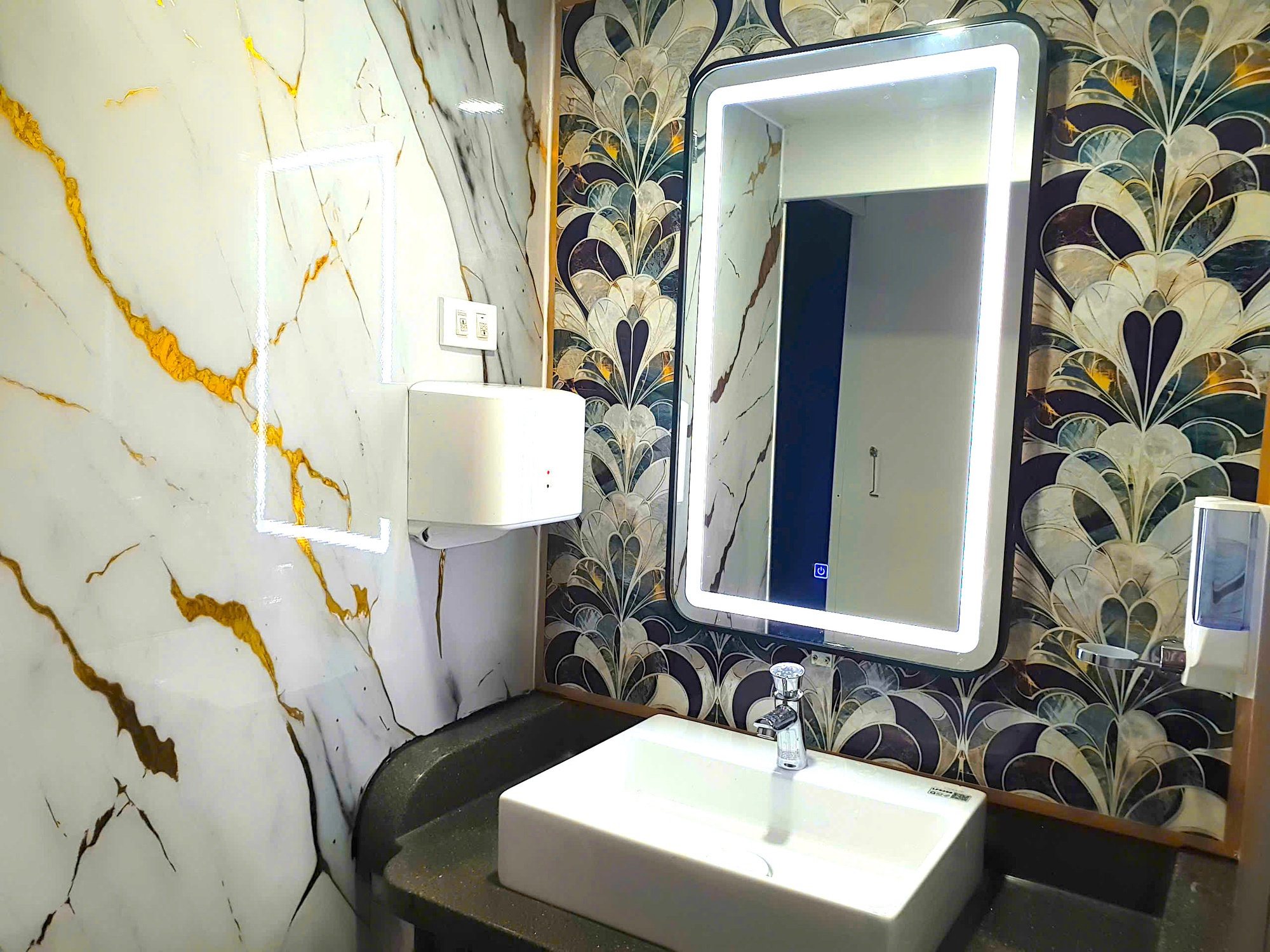 Ra mắt 162 toa xe hiện đại trên tuyến đường sắt Bắc - Nam- Ảnh 2.