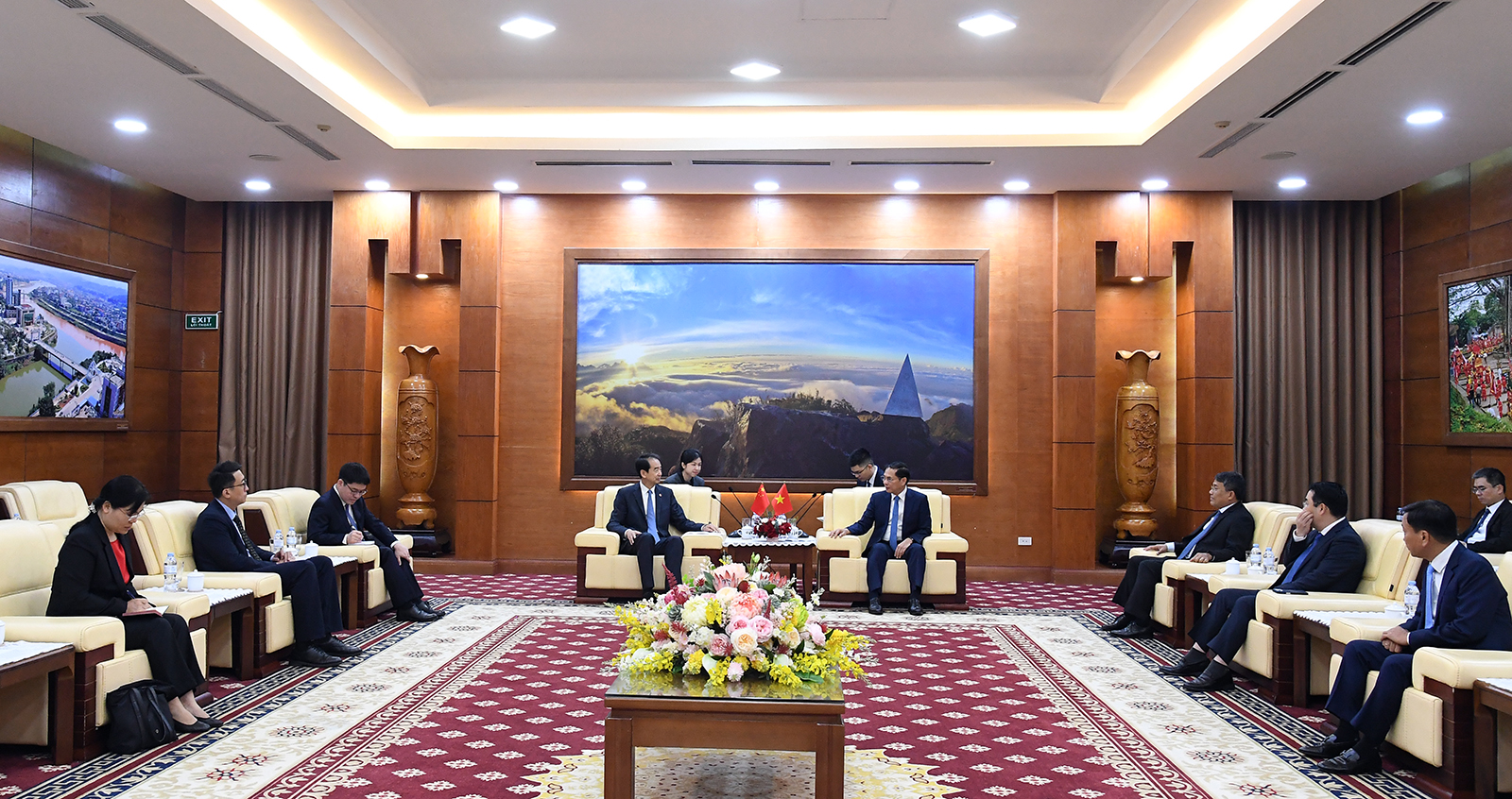 Phó Thủ tướng Bùi Thanh Sơn tiếp Đại sứ Trung Quốc Hà Vĩ- Ảnh 3. Phó Thủ tướng Bùi Thanh Sơn tiếp Đại sứ Trung Quốc Hà Vĩ- Ảnh 3.