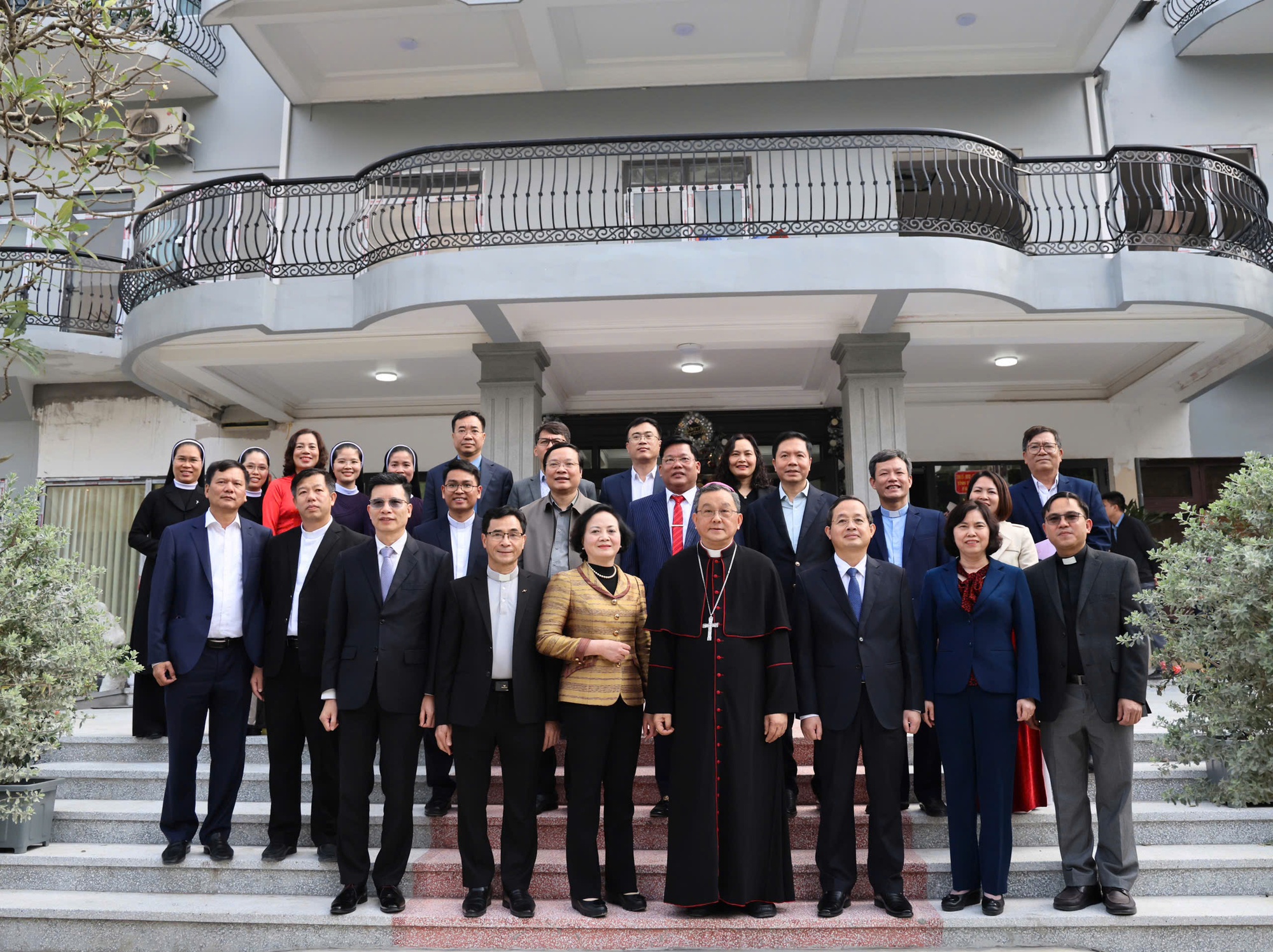 Phó Thủ tướng Phạm Thị Thanh Trà thăm, chúc mừng Giáng sinh Tòa Giám mục Bắc Ninh- Ảnh 5.