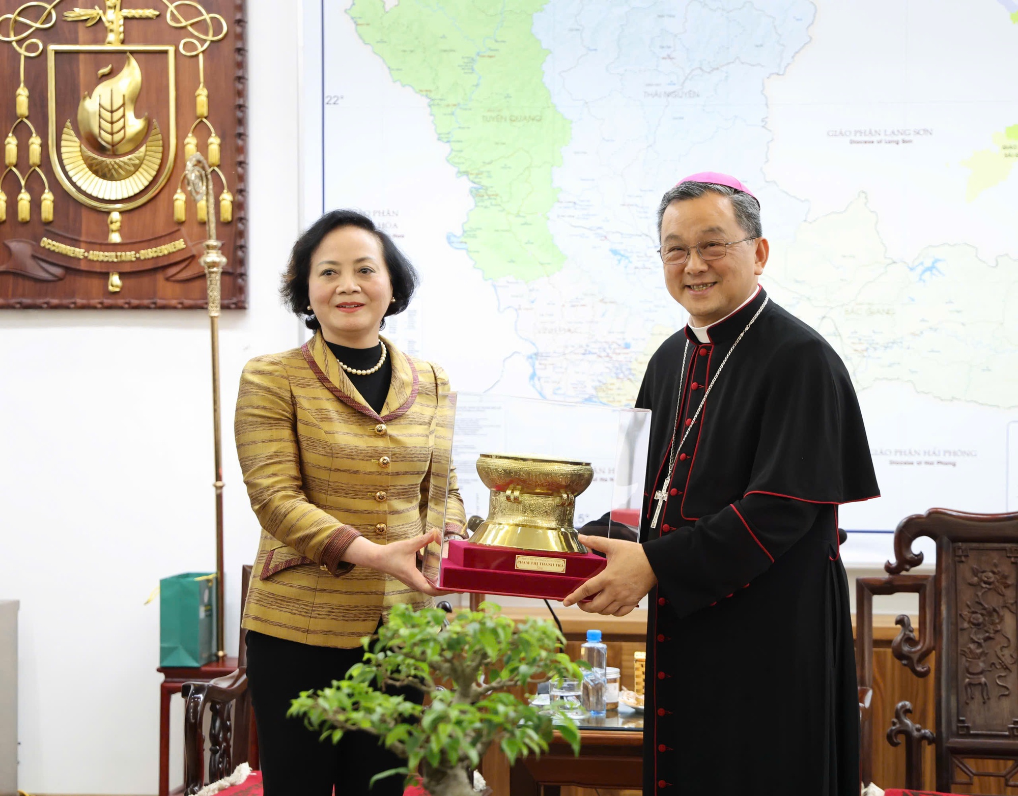 Phó Thủ tướng Phạm Thị Thanh Trà thăm, chúc mừng Giáng sinh Tòa Giám mục Bắc Ninh- Ảnh 3.