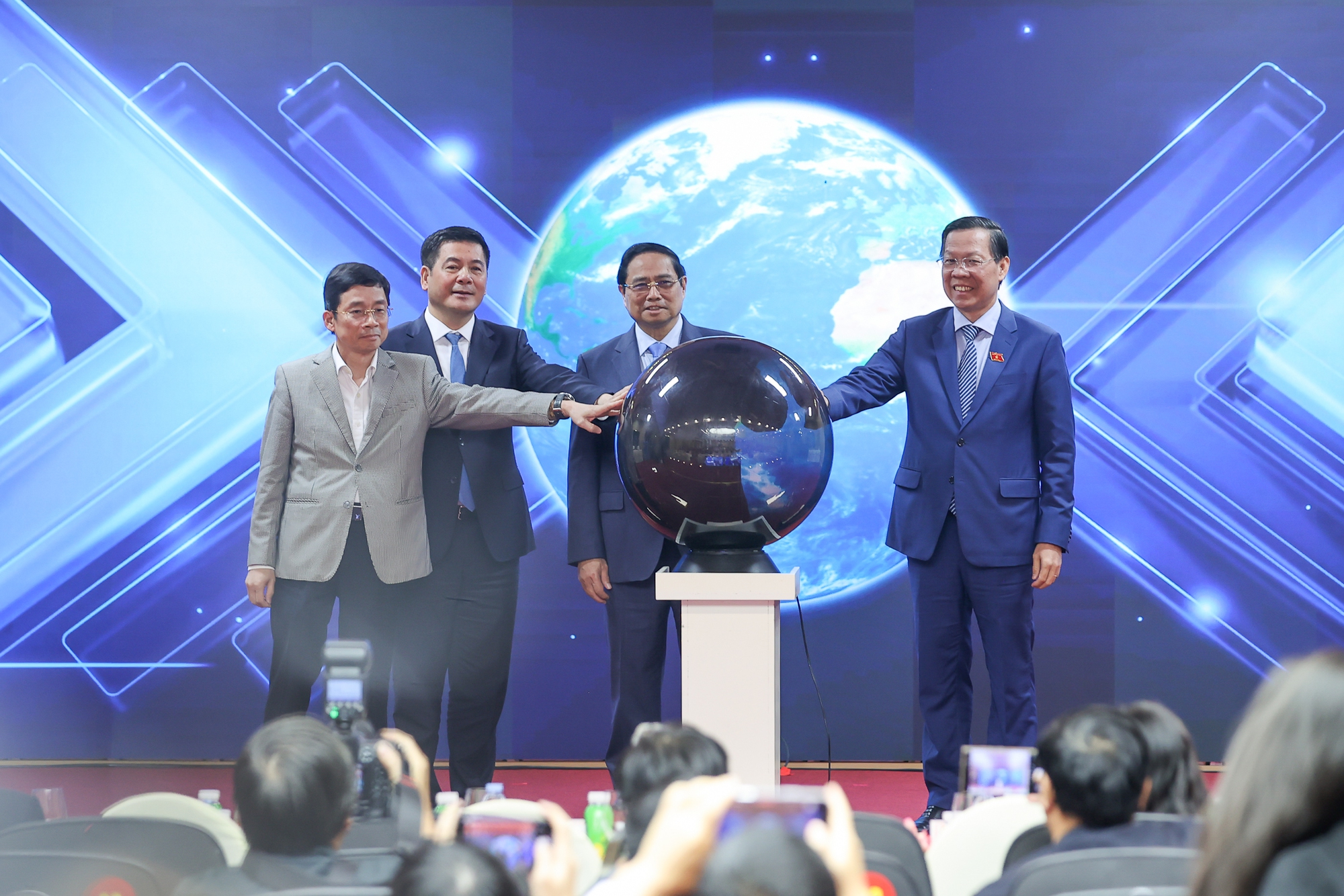 Thủ tướng: Ngành công thương phải phát huy "6 tiên phong"- Ảnh 8. Thủ tướng: Ngành công thương phải phát huy "6 tiên phong"- Ảnh 8.