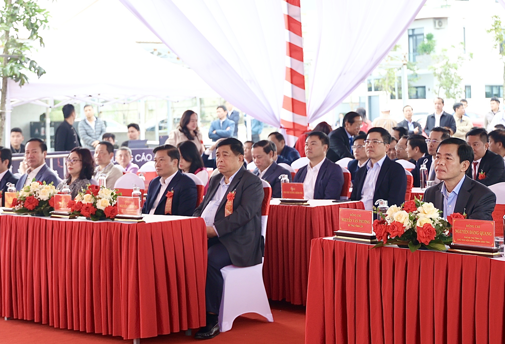 Phó Thủ tướng Nguyễn Chí Dũng dự Lễ khởi công Dự án Khu nhà ở xã hội Trung tâm Đồng Hới- Ảnh 1.