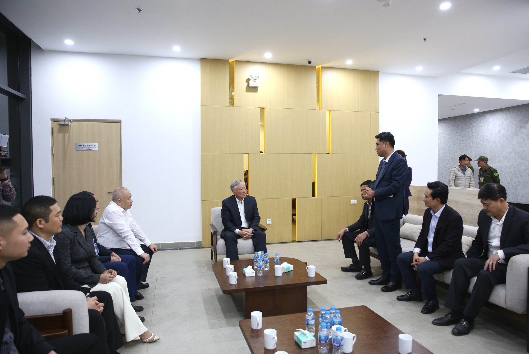 Phó Thủ tướng Thường trực Chính phủ Nguyễn Hòa Bình thăm, kiểm tra một số dự án tại Quảng Ninh- Ảnh 5.