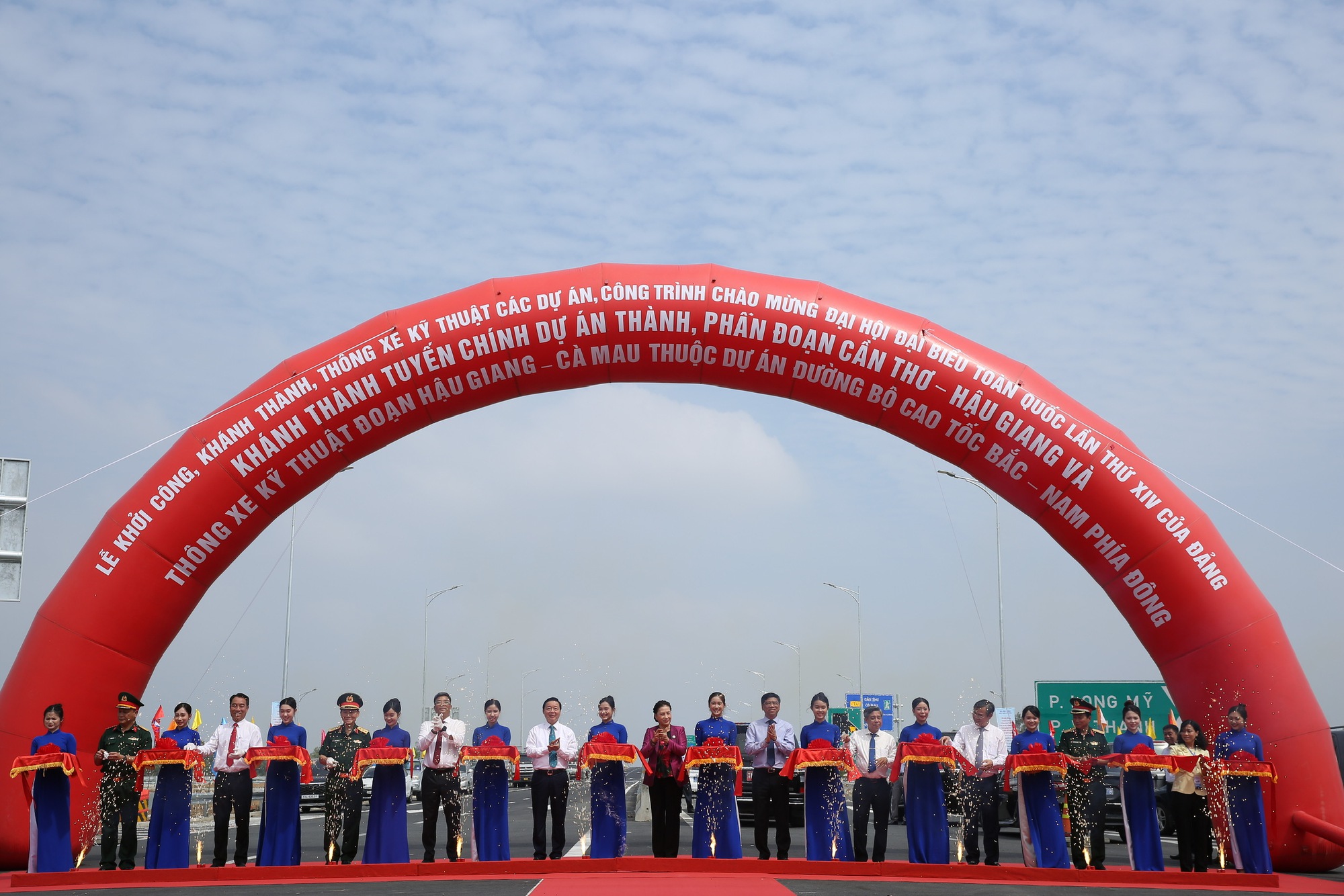 Khánh thành tuyến chính dự án thành phần đoạn Cần Thơ - Hậu Giang và thông xe kỹ thuật đoạn Hậu Giang – Cà Mau- Ảnh 2.