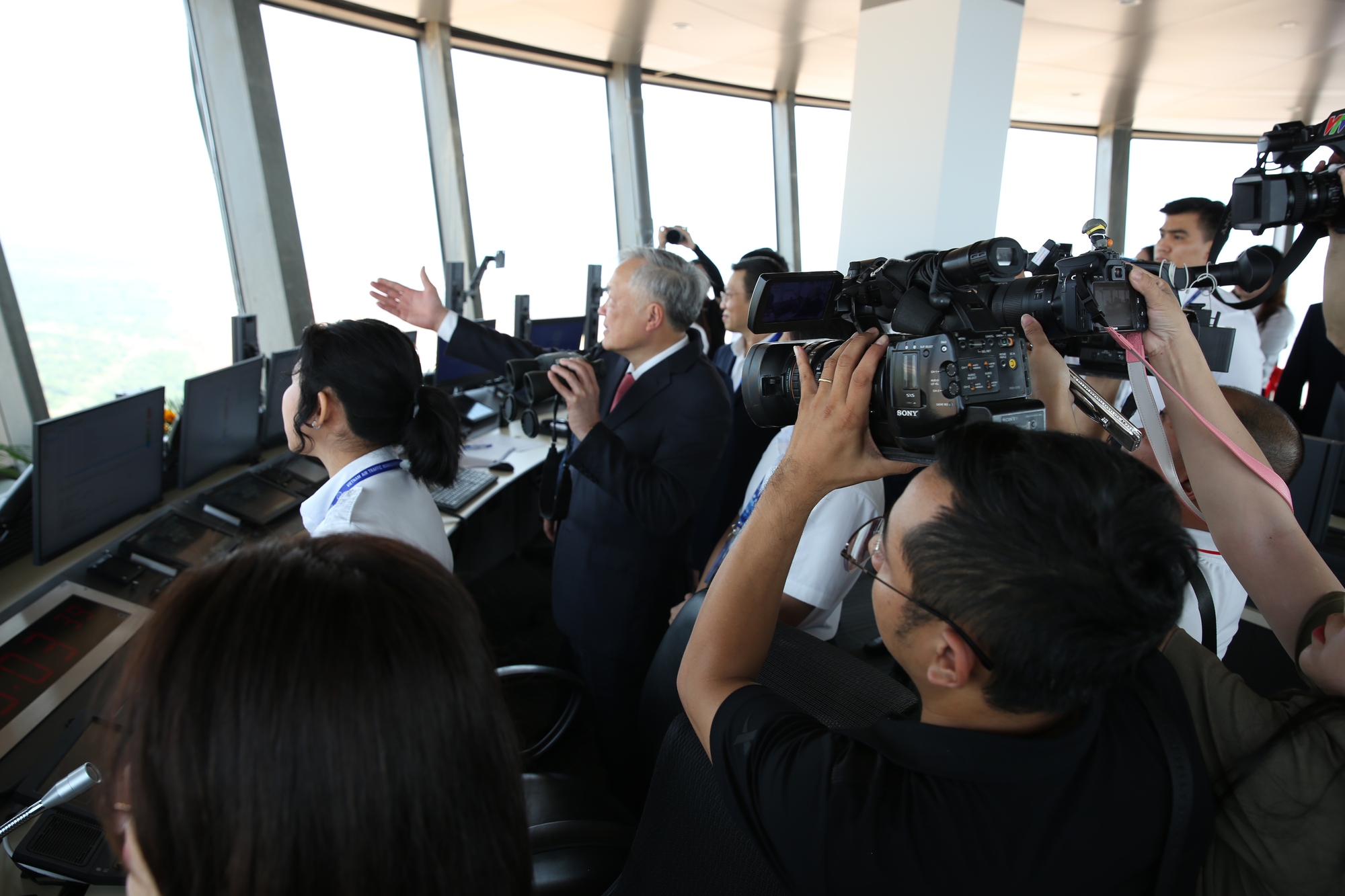 Phó Thủ tướng Thường trực Nguyễn Hòa Bình dự lễ khánh thành các công trình và khai trương chuyến bay đầu tiên tại Sân bay Long Thành- Ảnh 6.