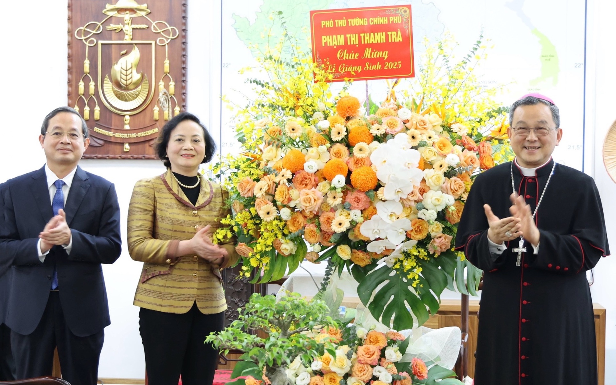 Phó Thủ tướng Phạm Thị Thanh Trà thăm, chúc mừng Giáng sinh Tòa Giám mục Bắc Ninh