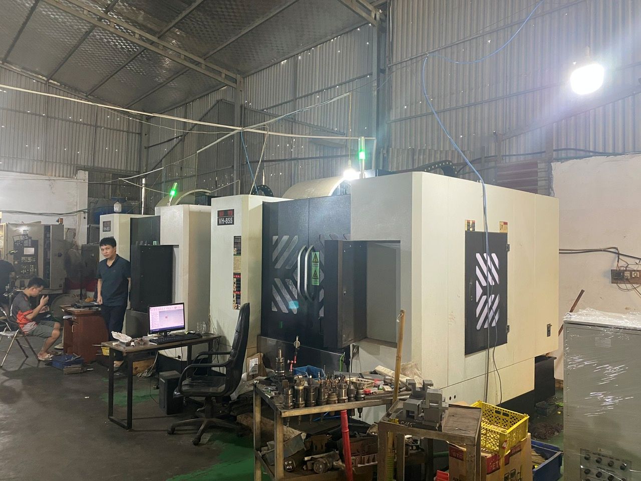 Khởi tố hai vụ buôn lậu máy móc đã qua sử dụng với giá trị hàng chục tỉ đồng- Ảnh 1.