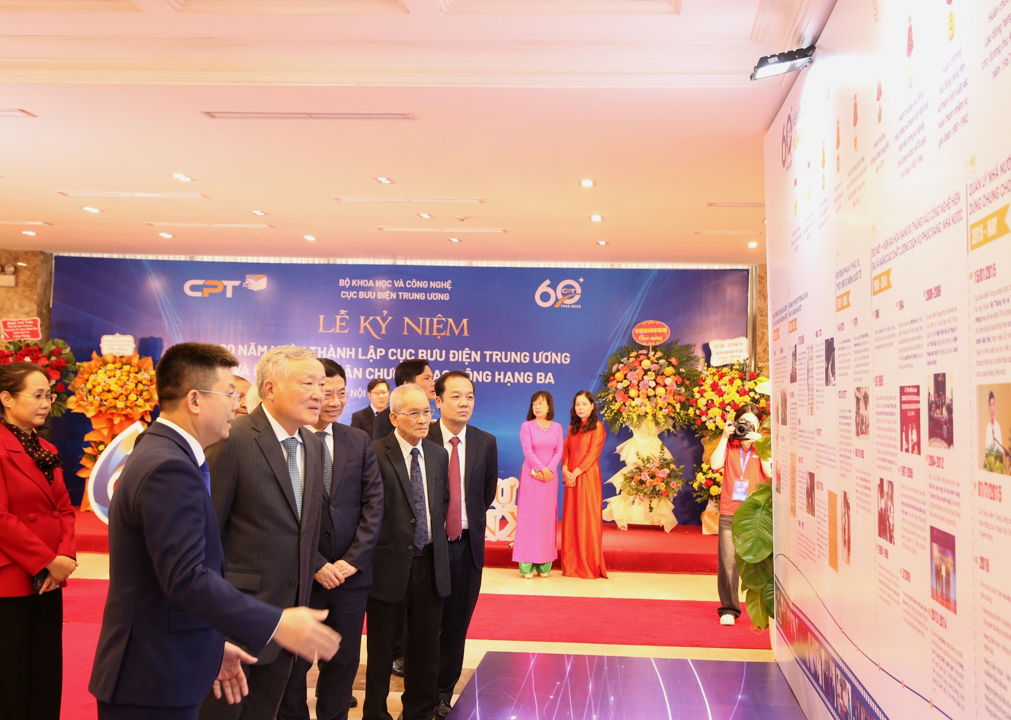 Phó Thủ tướng Thường trực Nguyễn Hòa Bình dự Lễ kỷ niệm 60 năm ngày thành lập Cục Bưu điện Trung ương- Ảnh 4.