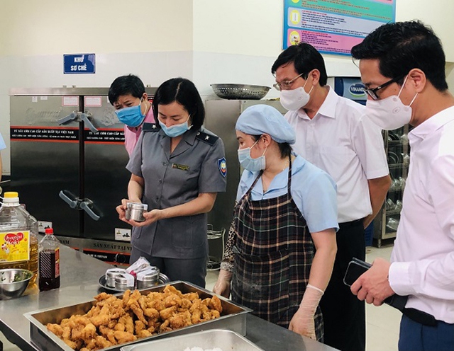 Tăng cường kiểm tra đột xuất về an toàn thực phẩm dịp Tết sắp tới- Ảnh 1.