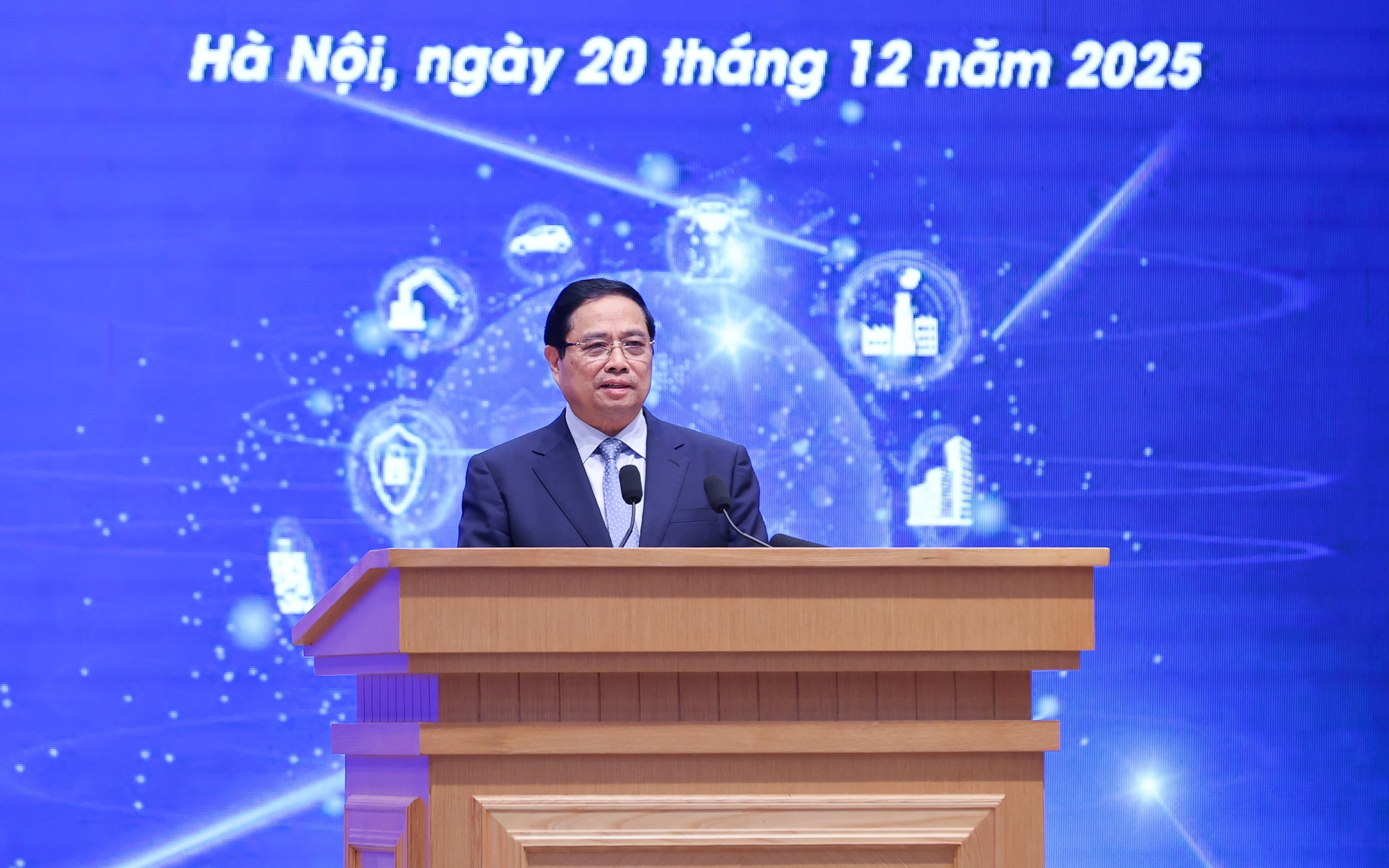 Thủ tướng: Sớm hình thành các "tổ hợp công nghiệp kỹ thuật số" quy mô lớn