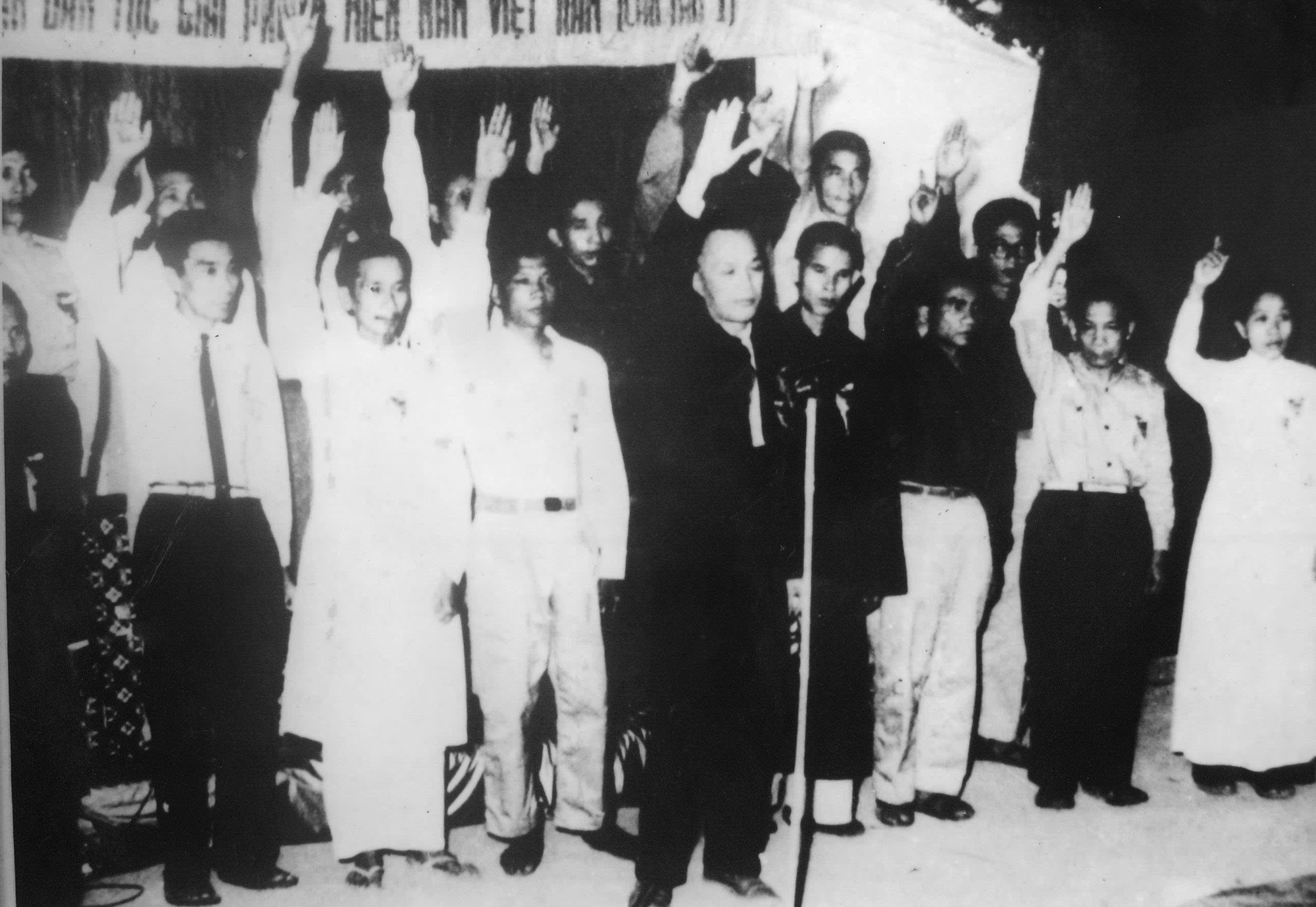 Ngọn cờ Đoàn kết: Từ Mặt trận Dân tộc Giải phóng miền Nam đến khát vọng Việt Nam hùng cường- Ảnh 1. Ngọn cờ Đoàn kết: Từ Mặt trận Dân tộc Giải phóng miền Nam đến khát vọng Việt Nam hùng cường- Ảnh 1.