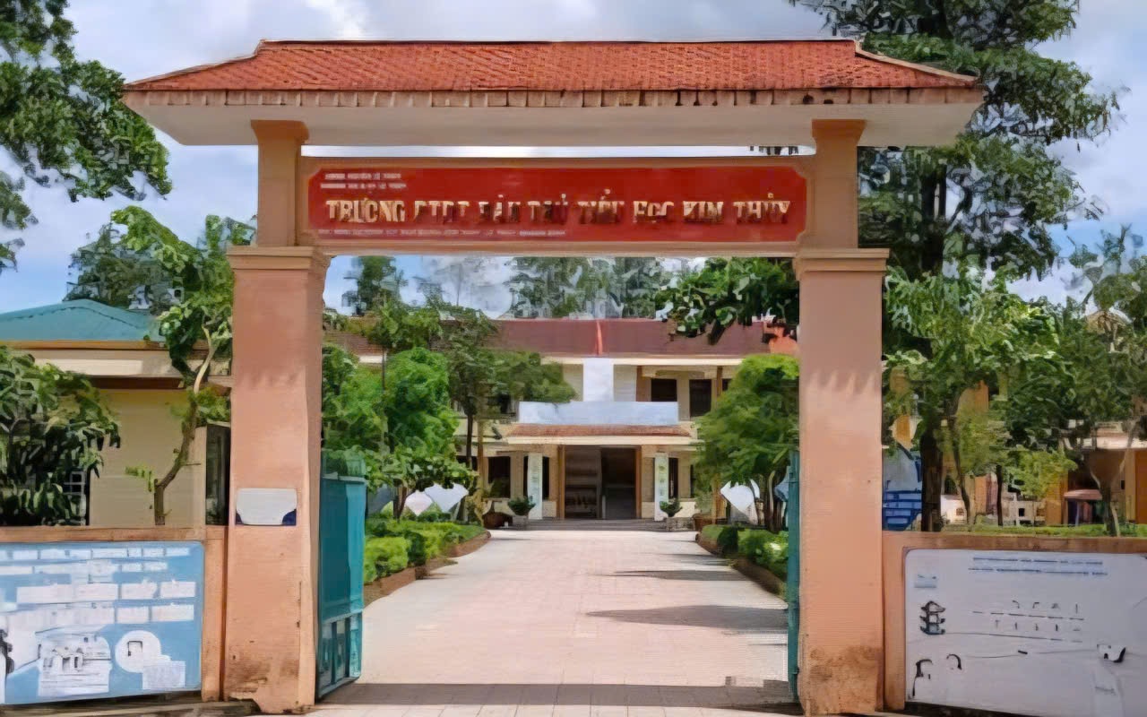 41 học sinh ngộ độc ở Quảng Trị: Cách chức hiệu trưởng và phó hiệu trưởng