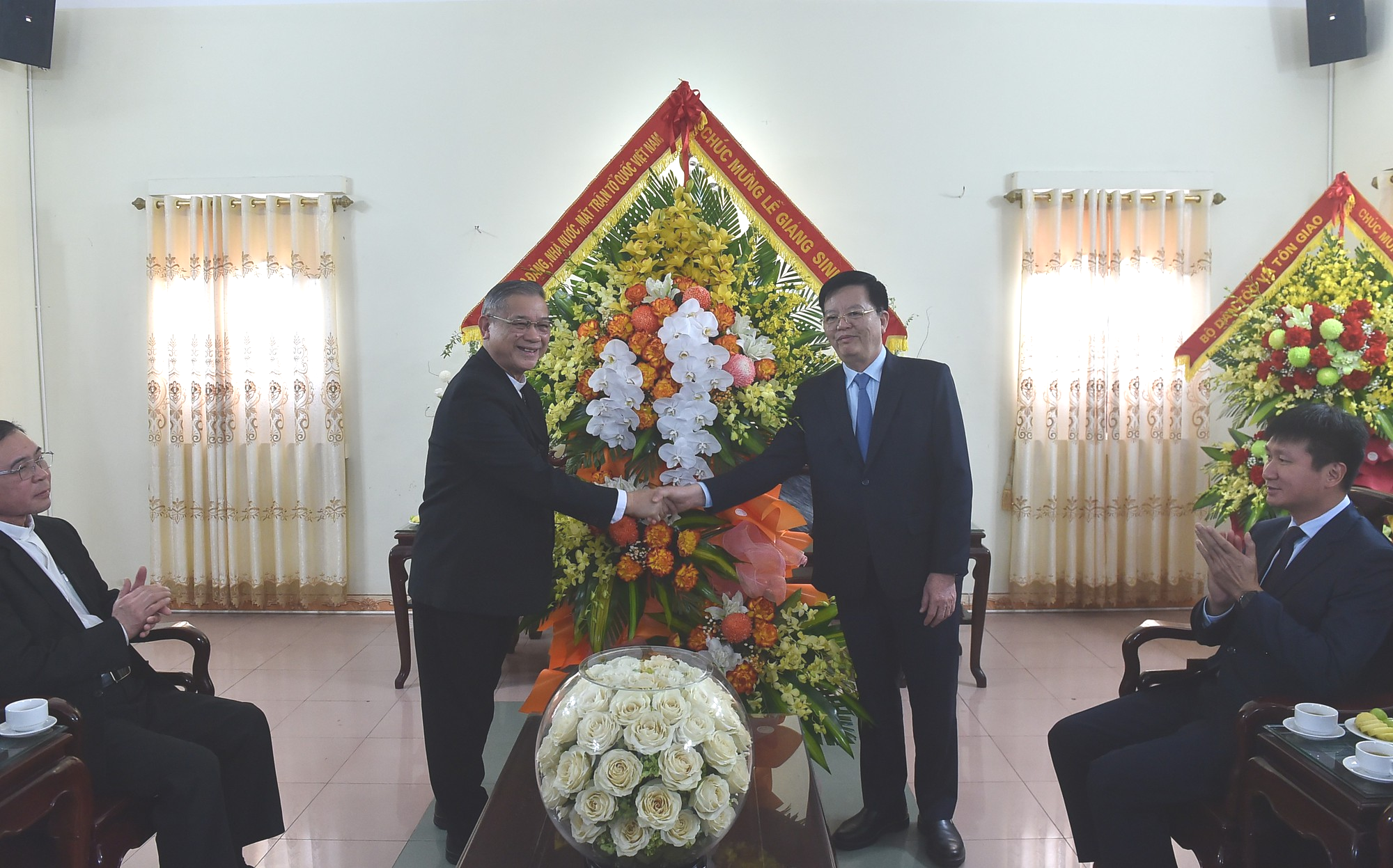 Phó Thủ tướng Mai Văn Chính thăm, chúc mừng Giáng sinh tại Ninh Bình- Ảnh 1.