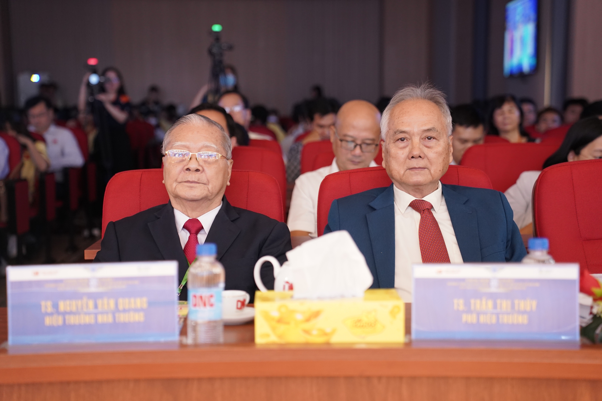 Hội thảo quốc tế bàn giải pháp phát triển kinh tế bền vững trong bối cảnh toàn cầu hóa- Ảnh 1.