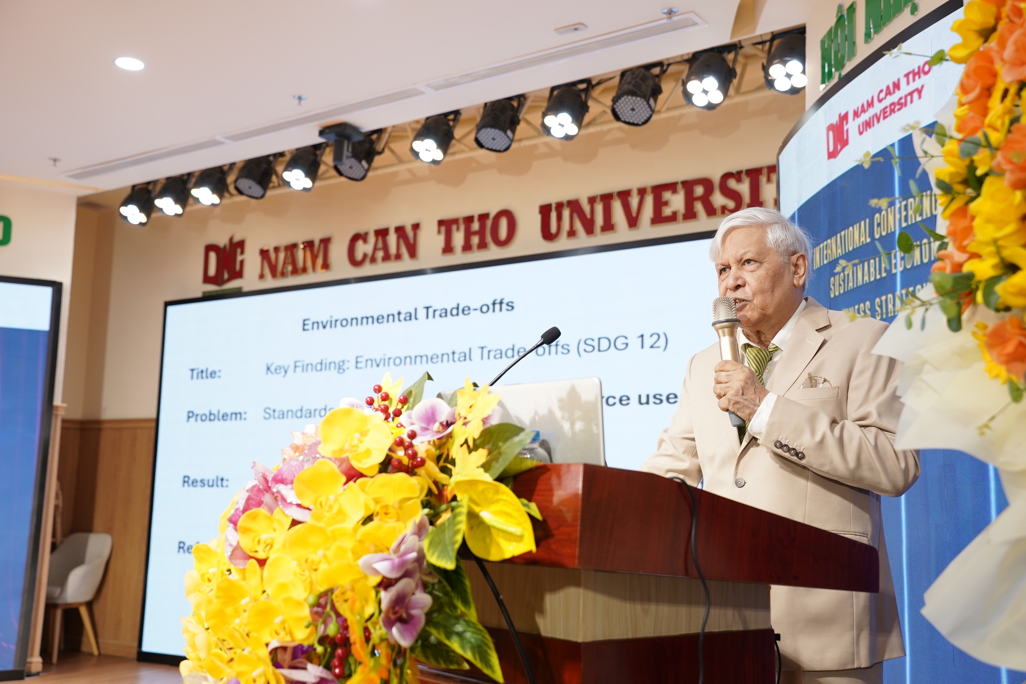 Hội thảo quốc tế bàn giải pháp phát triển kinh tế bền vững trong bối cảnh toàn cầu hóa- Ảnh 2.