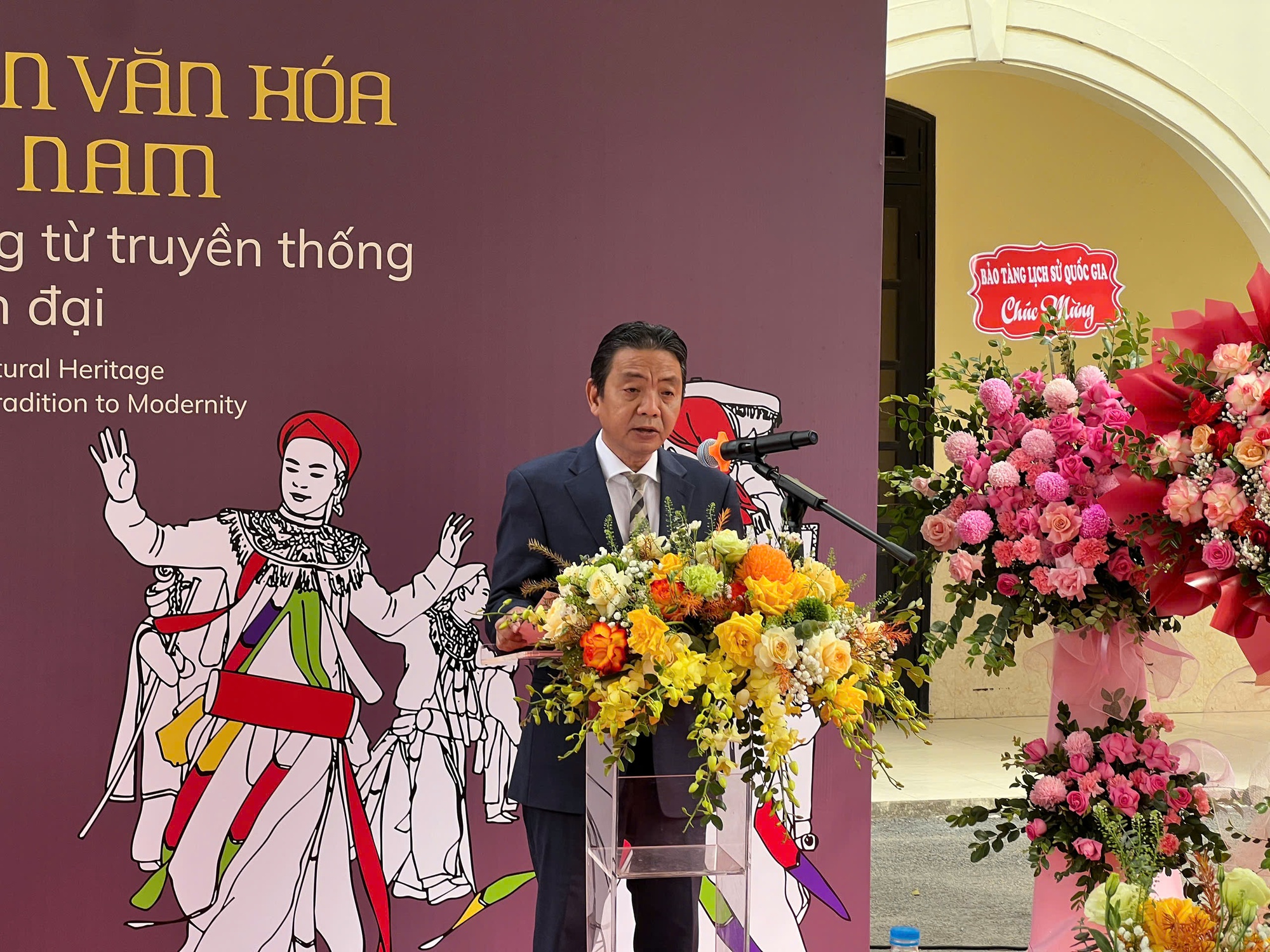 Khai mạc Trưng bày ‘Di sản văn hóa Việt Nam - Sức sống từ truyền thống đến hiện đại’- Ảnh 1.