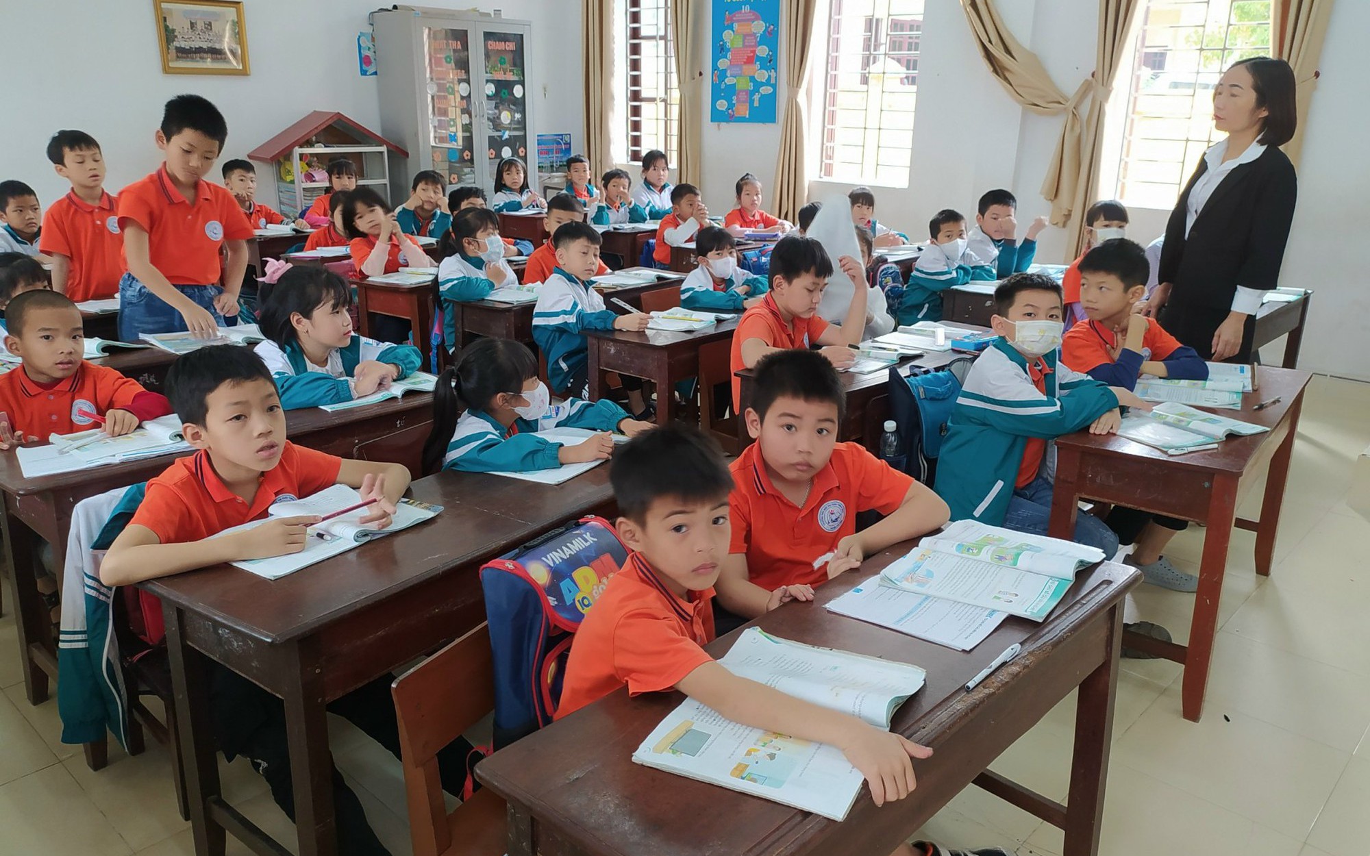 Thời gian giữ chức danh nghề để xét thăng hạng giáo viên tiểu học