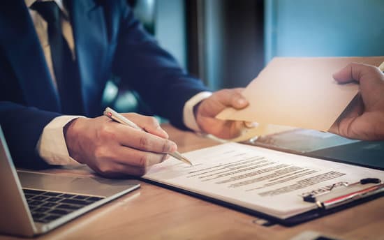 Nhiệm vụ được cấp trên ủy quyền, có thể giao cấp phó thực hiện không?