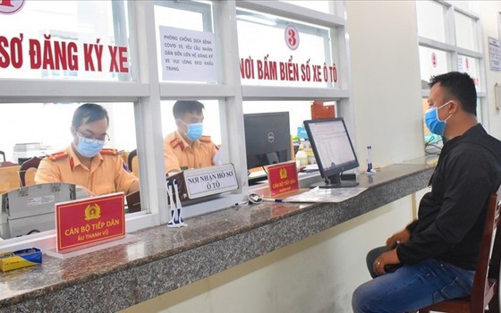 Đề xuất giảm mức thu lệ phí cấp chứng nhận đăng ký, biển số xe