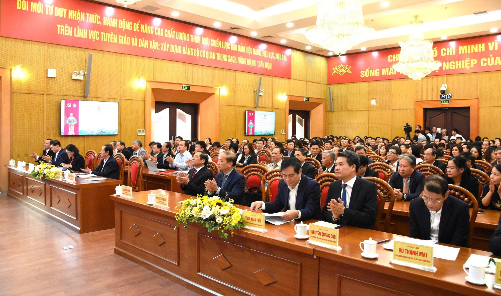 Tăng cường công tác tuyên truyền trước, trong và sau Đại hội XIV của Đảng- Ảnh 1. Tăng cường công tác tuyên truyền trước, trong và sau Đại hội XIV của Đảng- Ảnh 1.