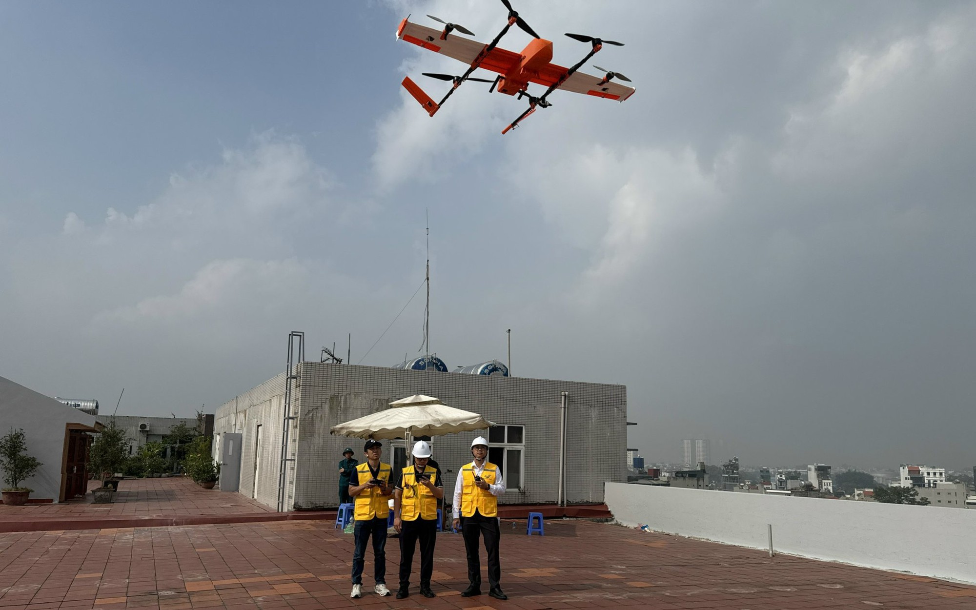 Lần đầu tiên ứng dụng UAV vận chuyển thuốc cấp cứu giữa các bệnh viện và trạm y tế