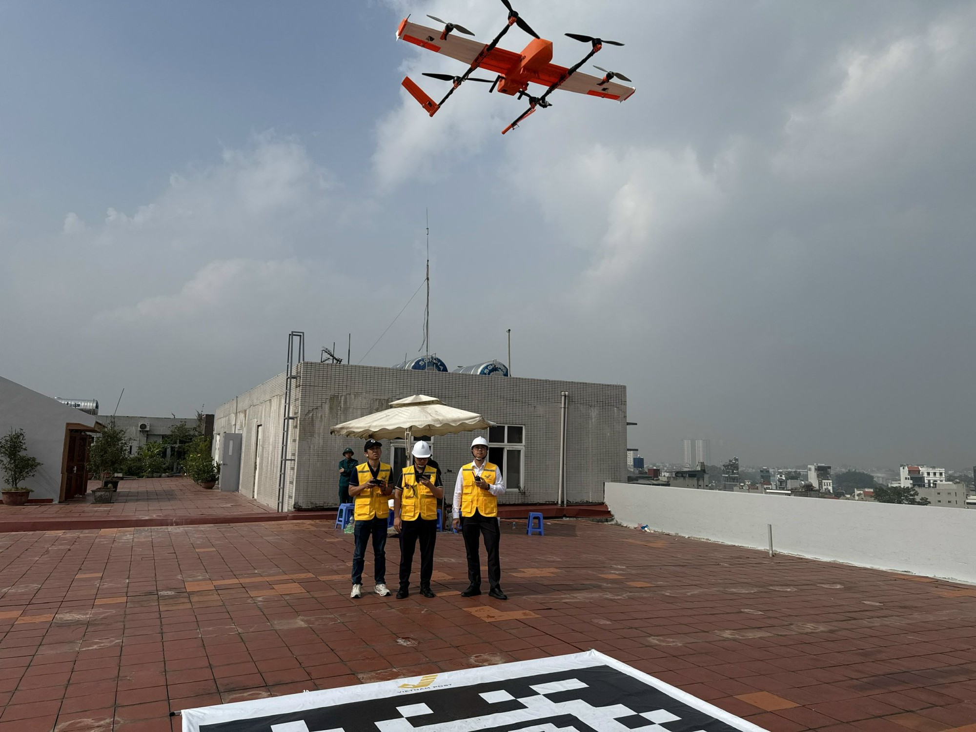 Lần đầu tiên ứng dụng UAV vận chuyển thuốc cấp cứu giữa các bệnh viện và trạm y tế- Ảnh 1.