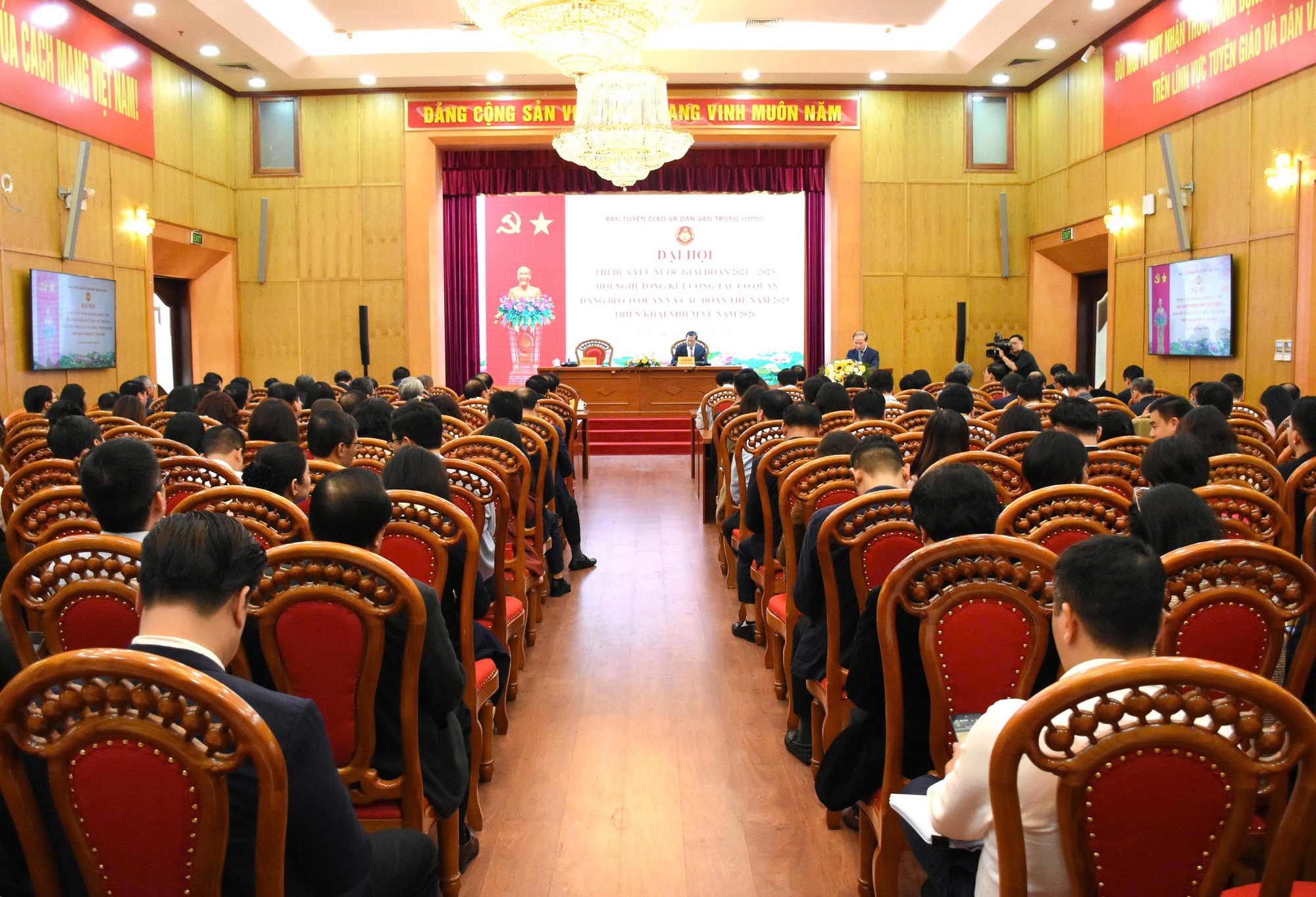 Tăng cường công tác tuyên truyền trước, trong và sau Đại hội XIV của Đảng- Ảnh 2. Tăng cường công tác tuyên truyền trước, trong và sau Đại hội XIV của Đảng- Ảnh 2.