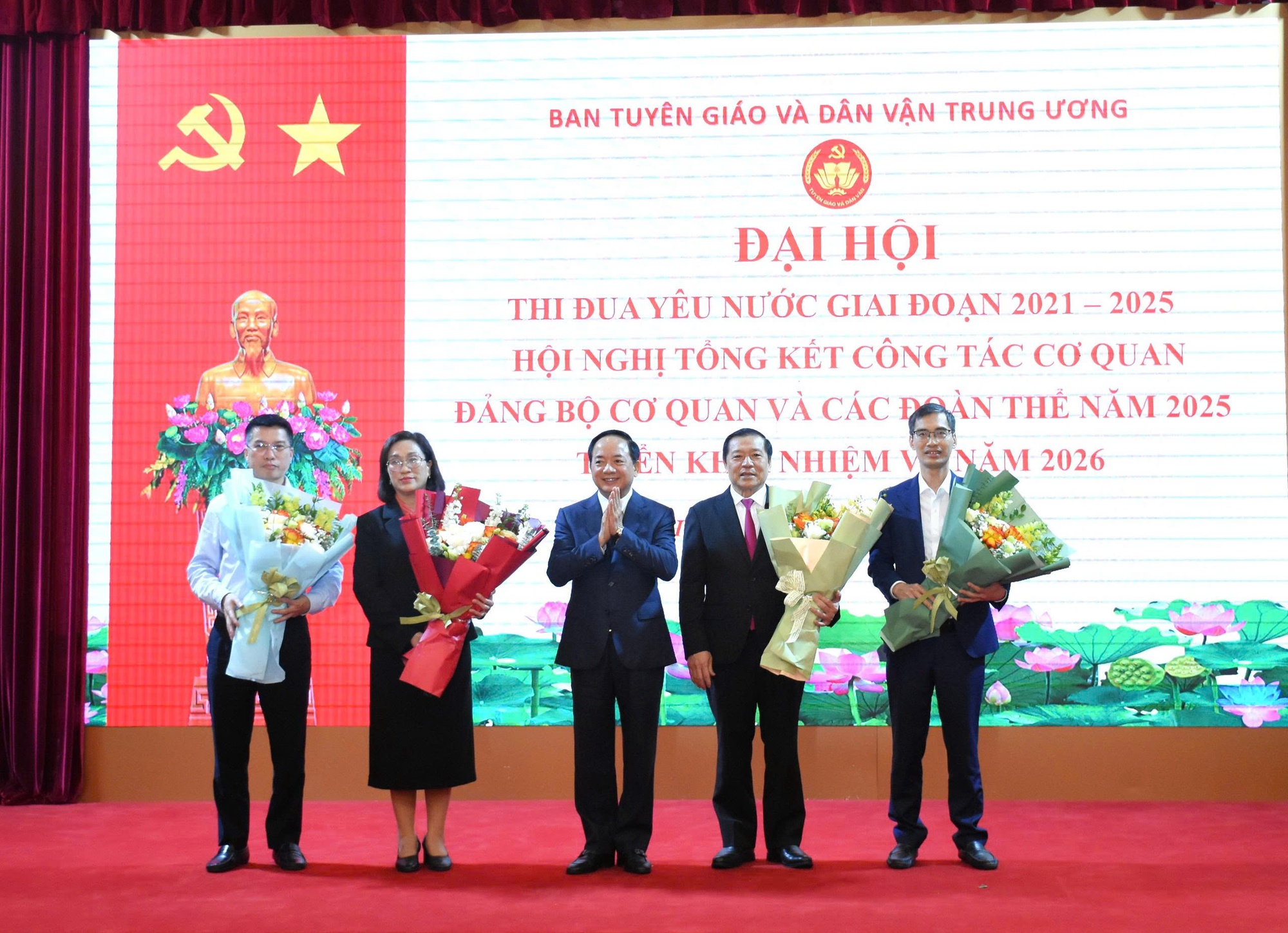 Tăng cường công tác tuyên truyền trước, trong và sau Đại hội XIV của Đảng- Ảnh 4. Tăng cường công tác tuyên truyền trước, trong và sau Đại hội XIV của Đảng- Ảnh 4.