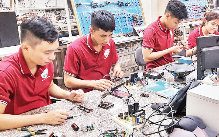 Bảo đảm quyền được định hướng nghề nghiệp và lựa chọn lộ trình học tập của học sinh