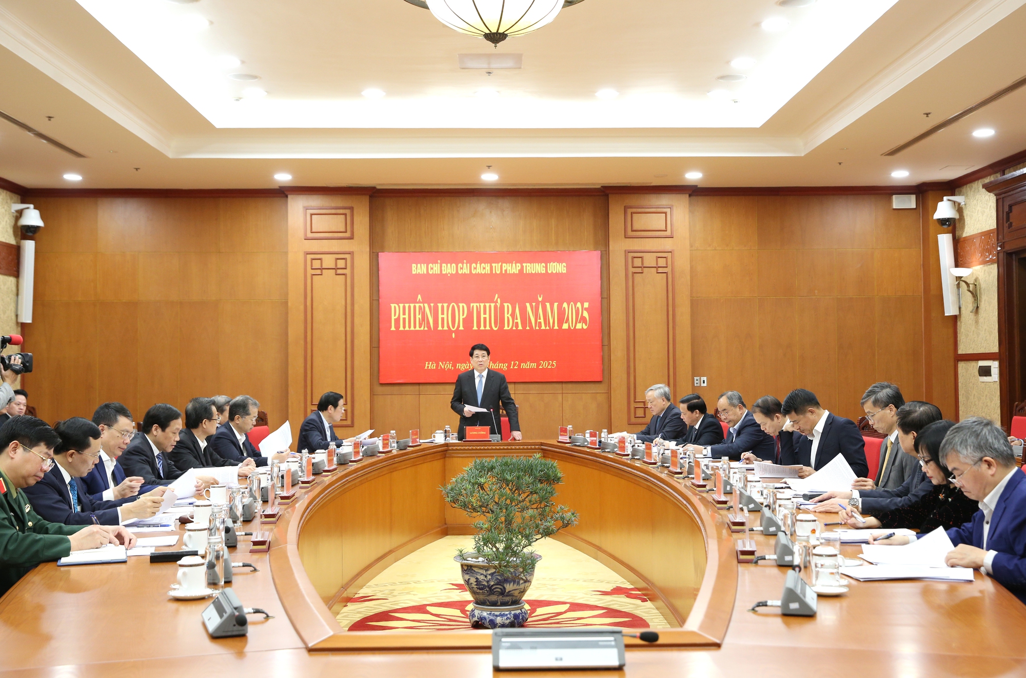 Chủ tịch nước Lương Cường chủ trì Phiên họp thứ ba, Ban Chỉ đạo Cải cách tư pháp Trung ương- Ảnh 2.