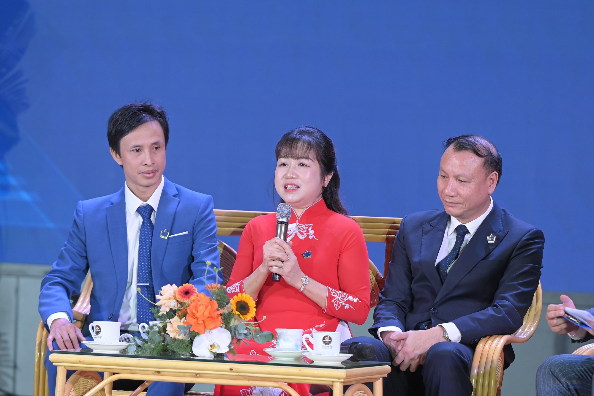 Khi thi đua bắt nguồn từ ngọn lửa nhiệt huyết của người thầy- Ảnh 4.