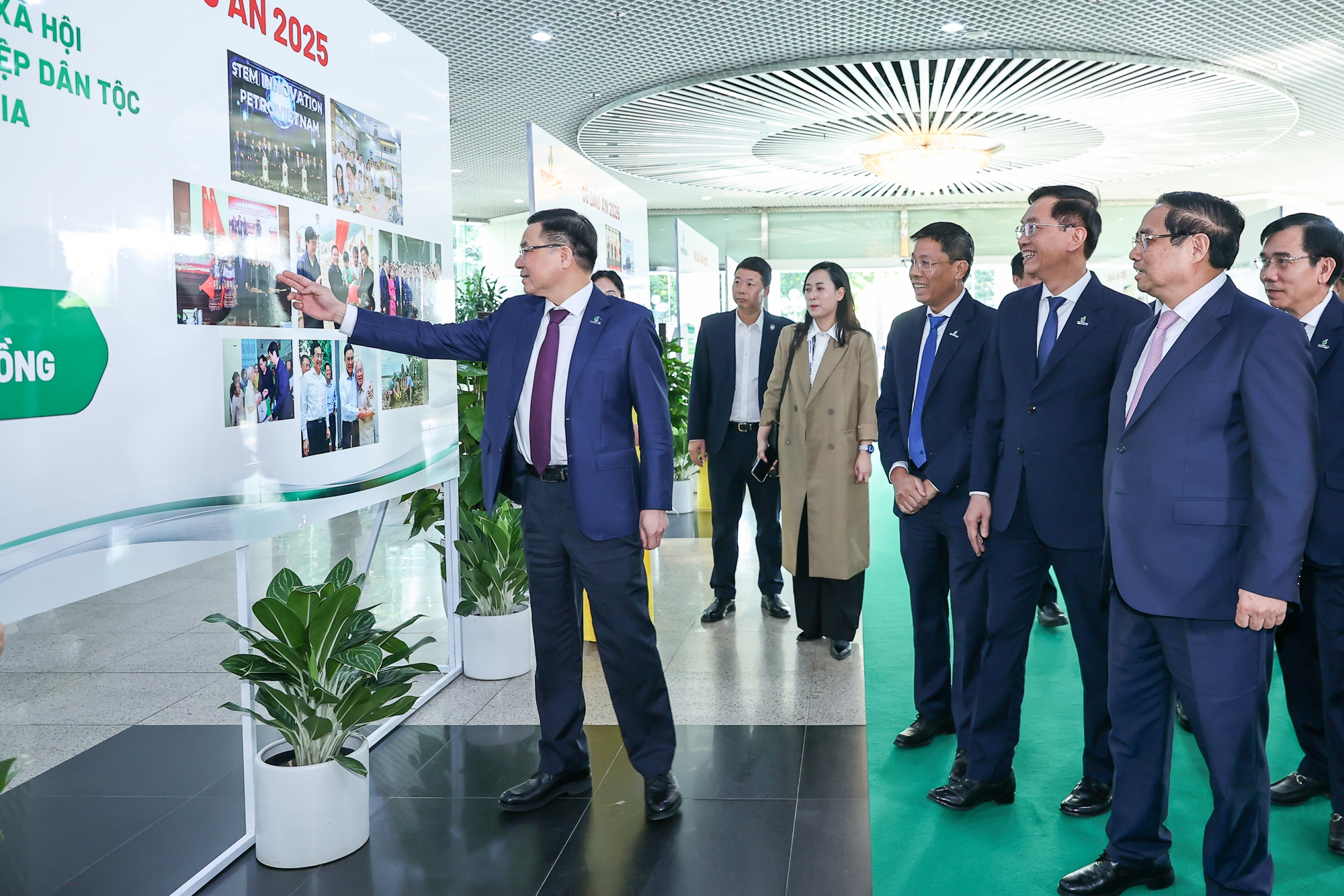 Thủ tướng: Petrovietnam phát huy tinh thần 'chiến binh dầu khí' và vai trò tiên phong, trụ cột, đi đầu- Ảnh 2.