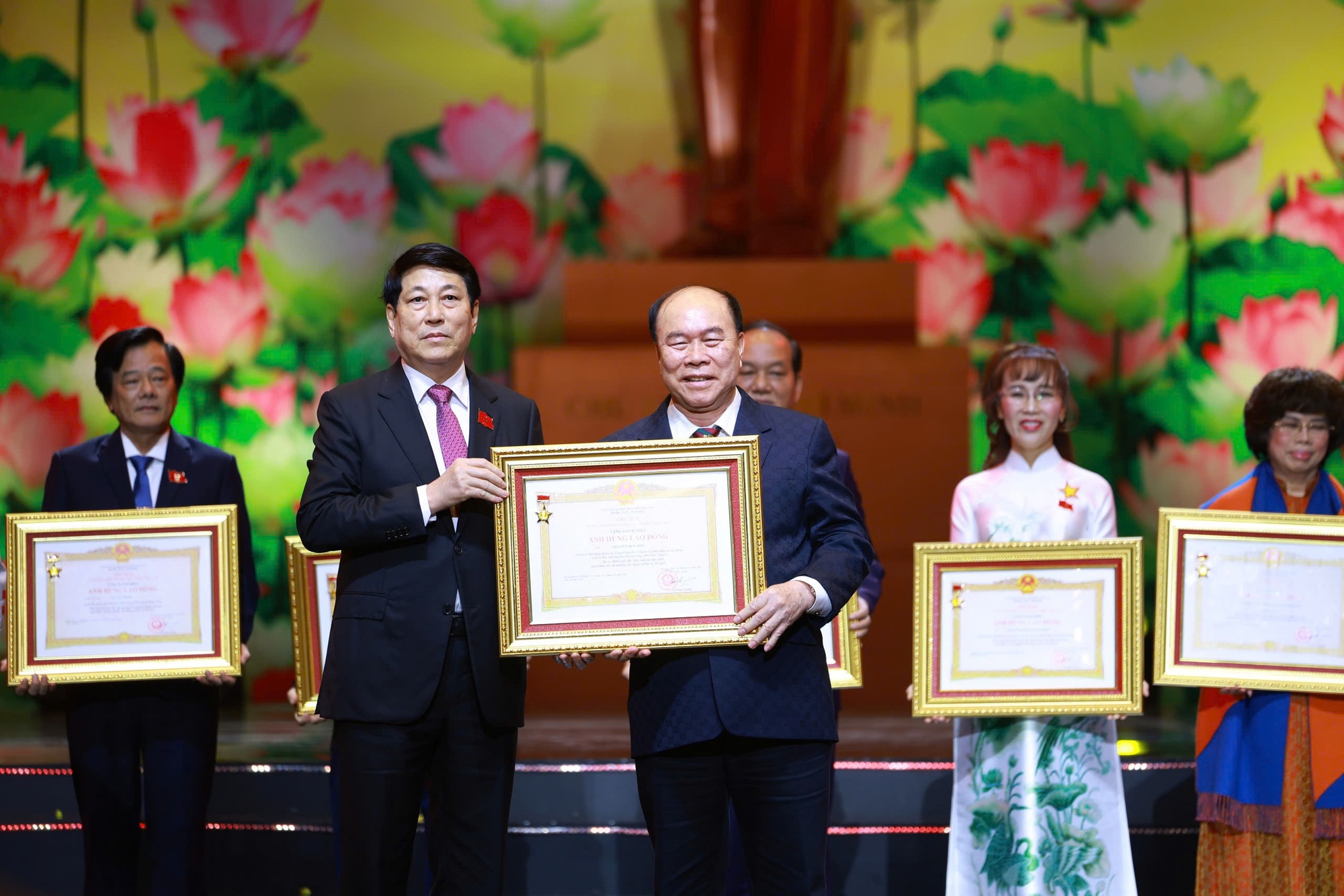 Lãnh đạo Đảng, Nhà nước trao danh hiệu Anh hùng tặng các tập thể, cá nhân- Ảnh 7.