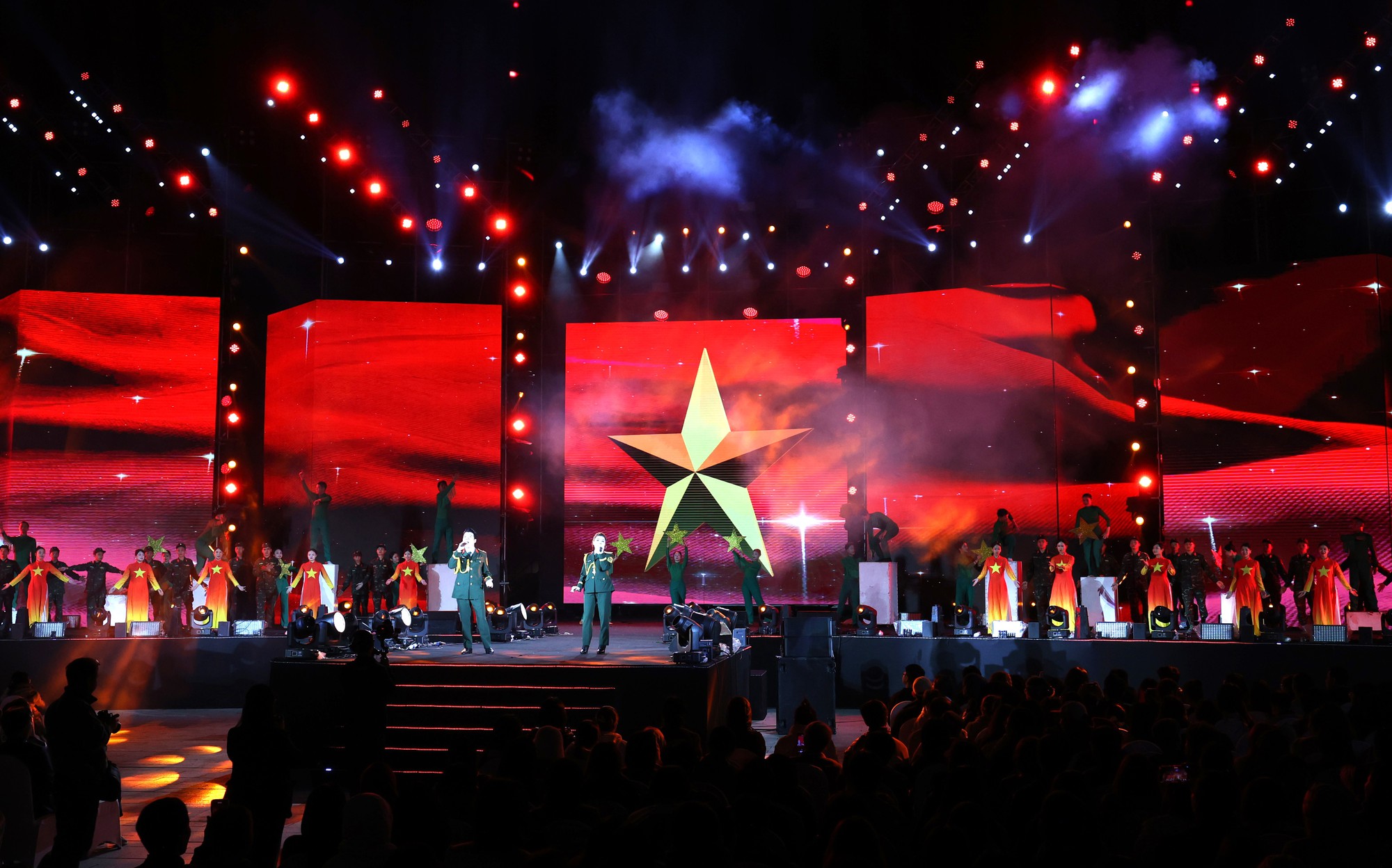 Chương trình nghệ thuật ‘Ánh Dương’: Sợi chỉ đỏ kết nối quá khứ, hiện tại và tương lai- Ảnh 2.