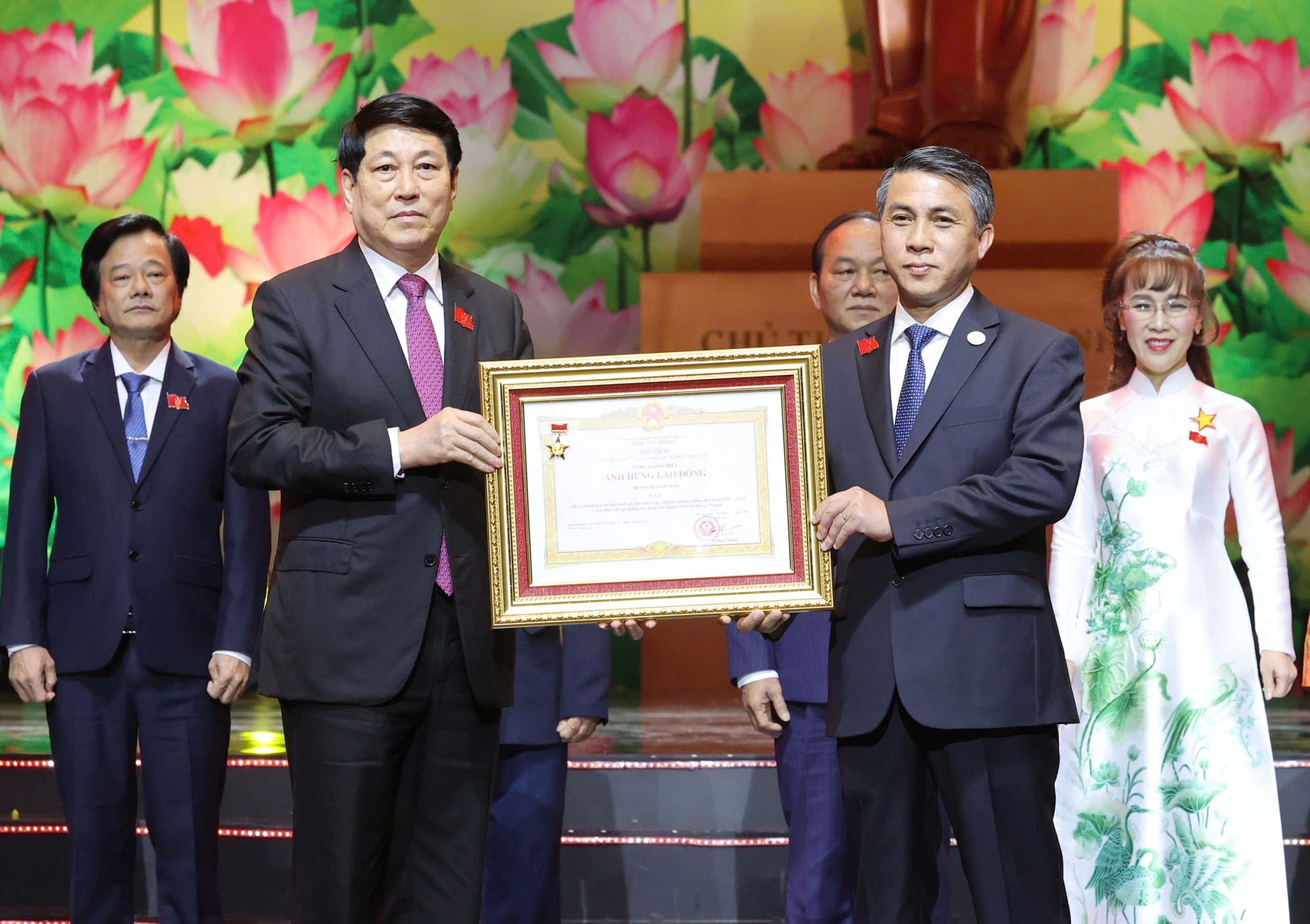 Lãnh đạo Đảng, Nhà nước trao danh hiệu Anh hùng tặng các tập thể, cá nhân- Ảnh 6.