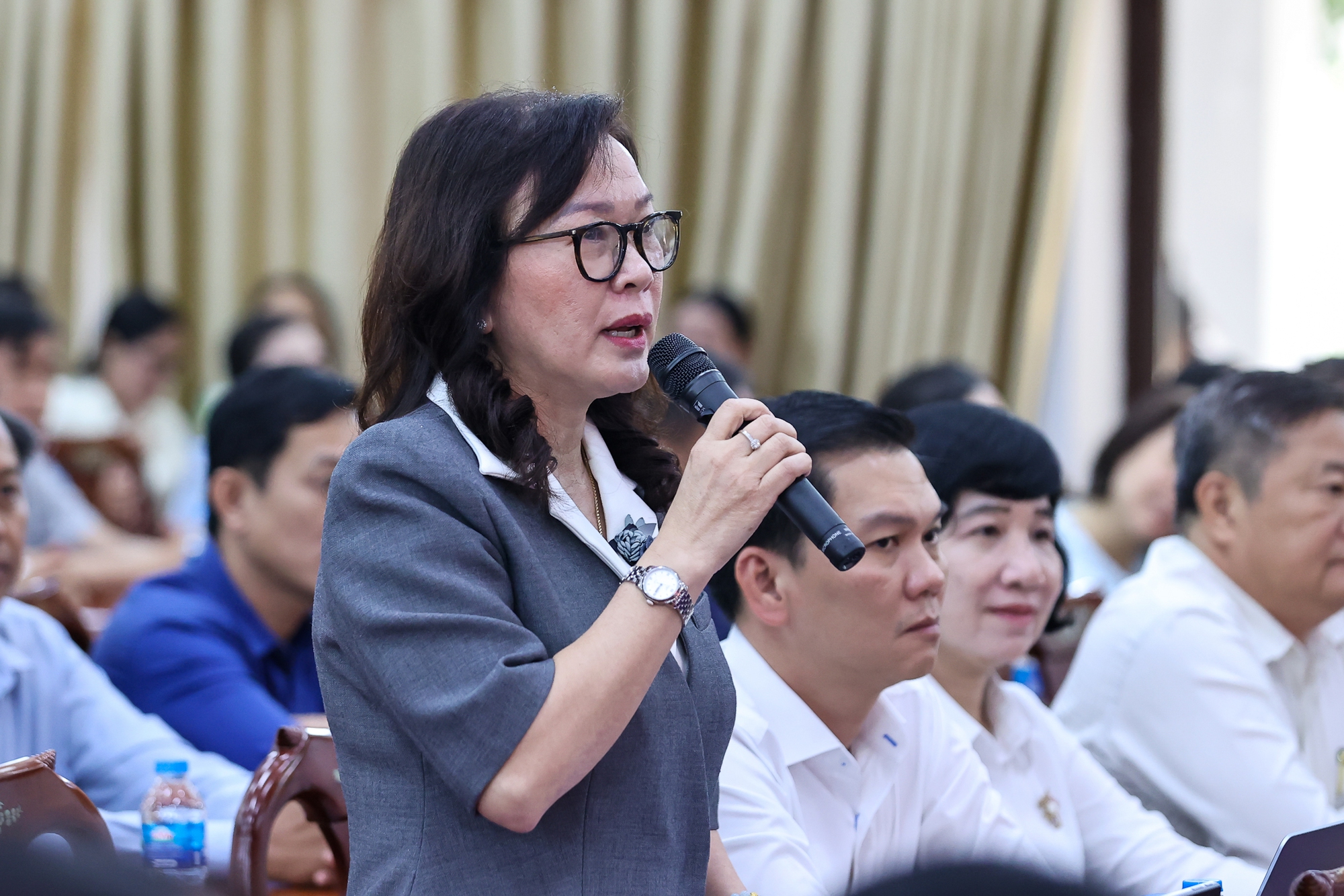 Thủ tướng: Dự kiến đầu tư gần 700 nghìn tỷ đồng cho y tế và giáo dục trong 10 năm tới- Ảnh 7. Thủ tướng: Dự kiến đầu tư gần 700 nghìn tỷ đồng cho y tế và giáo dục trong 10 năm tới- Ảnh 7.