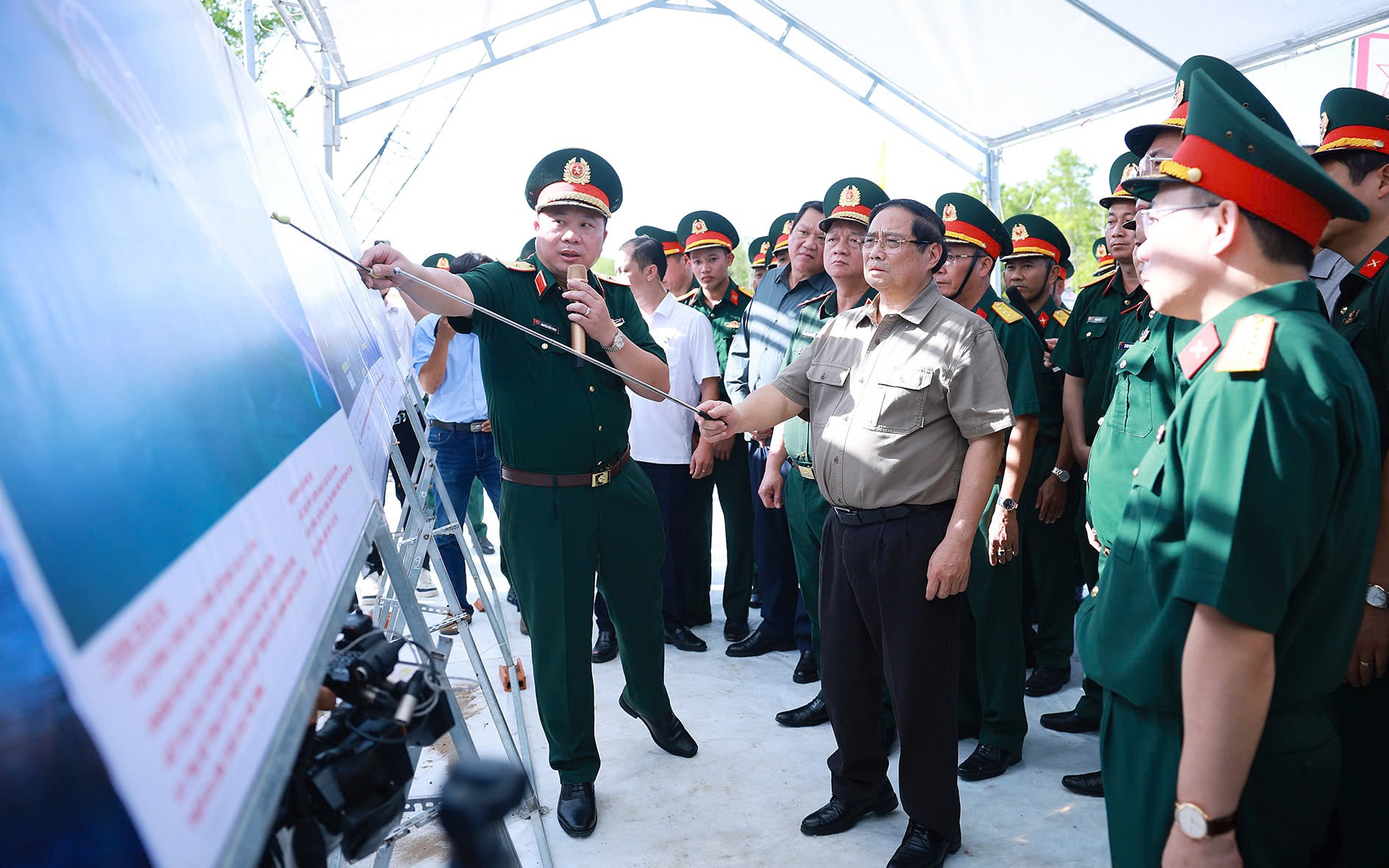 Thủ tướng kiểm tra, đôn đốc một số dự án hạ tầng chiến lược tại Cà Mau