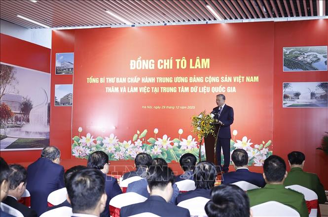 Tổng Bí thư Tô Lâm thăm, làm việc tại Trung tâm Dữ liệu Quốc gia, Bộ Công an- Ảnh 4.