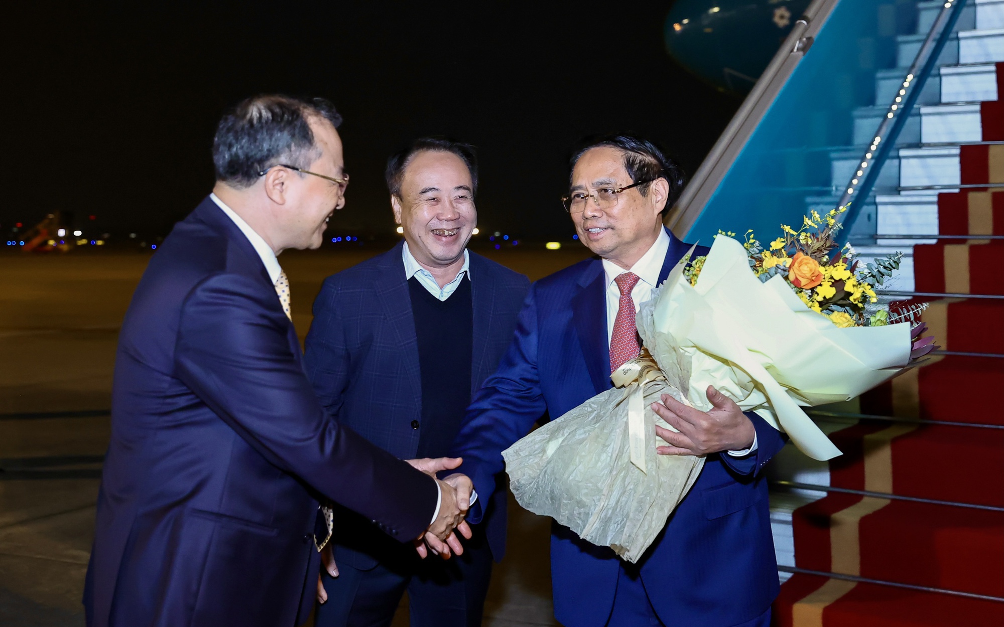 Thủ tướng Phạm Minh Chính về tới Hà Nội, kết thúc tốt đẹp chuyến công tác tại Lào