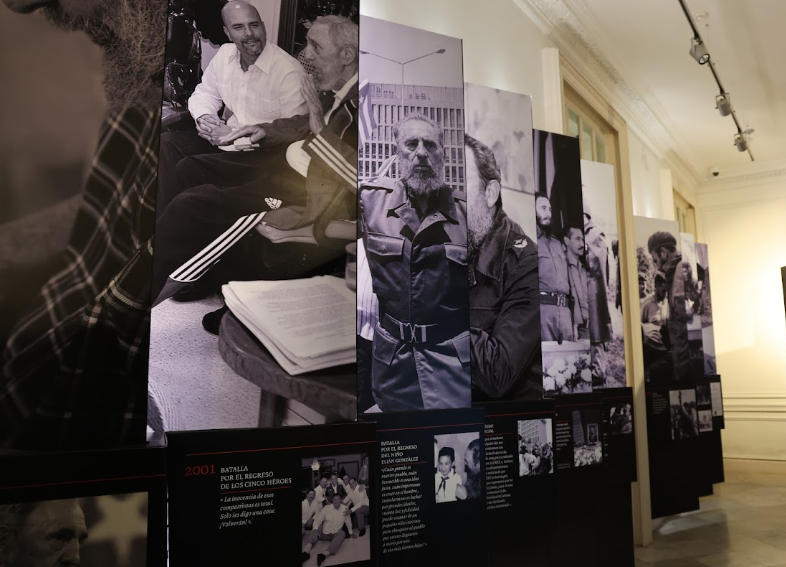 Phó Thủ tướng Hồ Quốc Dũng dâng hoa tưởng niệm Chủ tịch Hồ Chí Minh tại Thủ đô La Habana- Ảnh 9. Phó Thủ tướng Hồ Quốc Dũng dâng hoa tưởng niệm Chủ tịch Hồ Chí Minh tại Thủ đô La Habana- Ảnh 9.