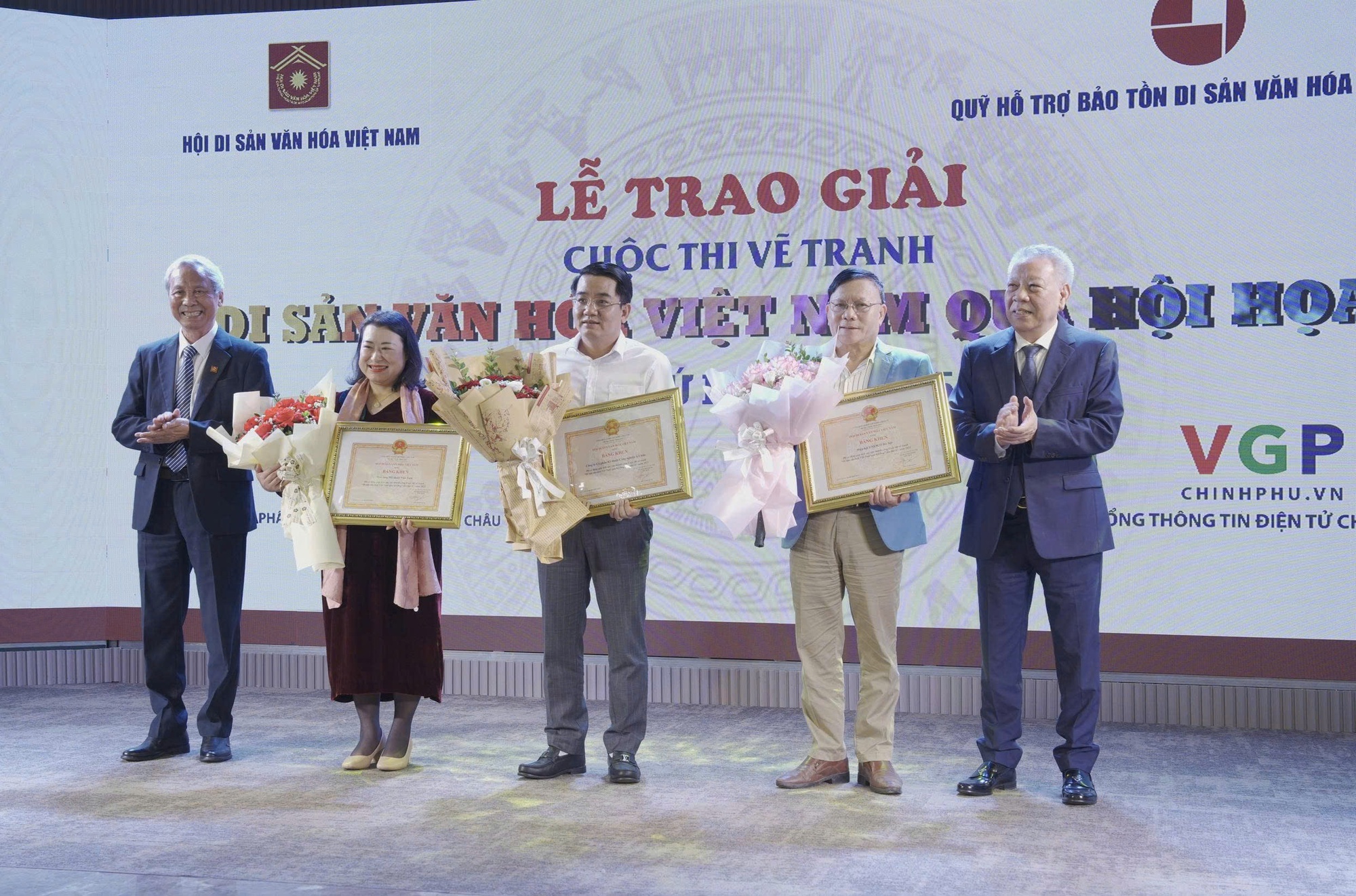 Trao giải cuộc thi vẽ tranh 'Di sản văn hóa Việt Nam qua hội họa' lần thứ II năm 2025- Ảnh 2. Trao giải cuộc thi vẽ tranh 'Di sản văn hóa Việt Nam qua hội họa' lần thứ II năm 2025- Ảnh 2.