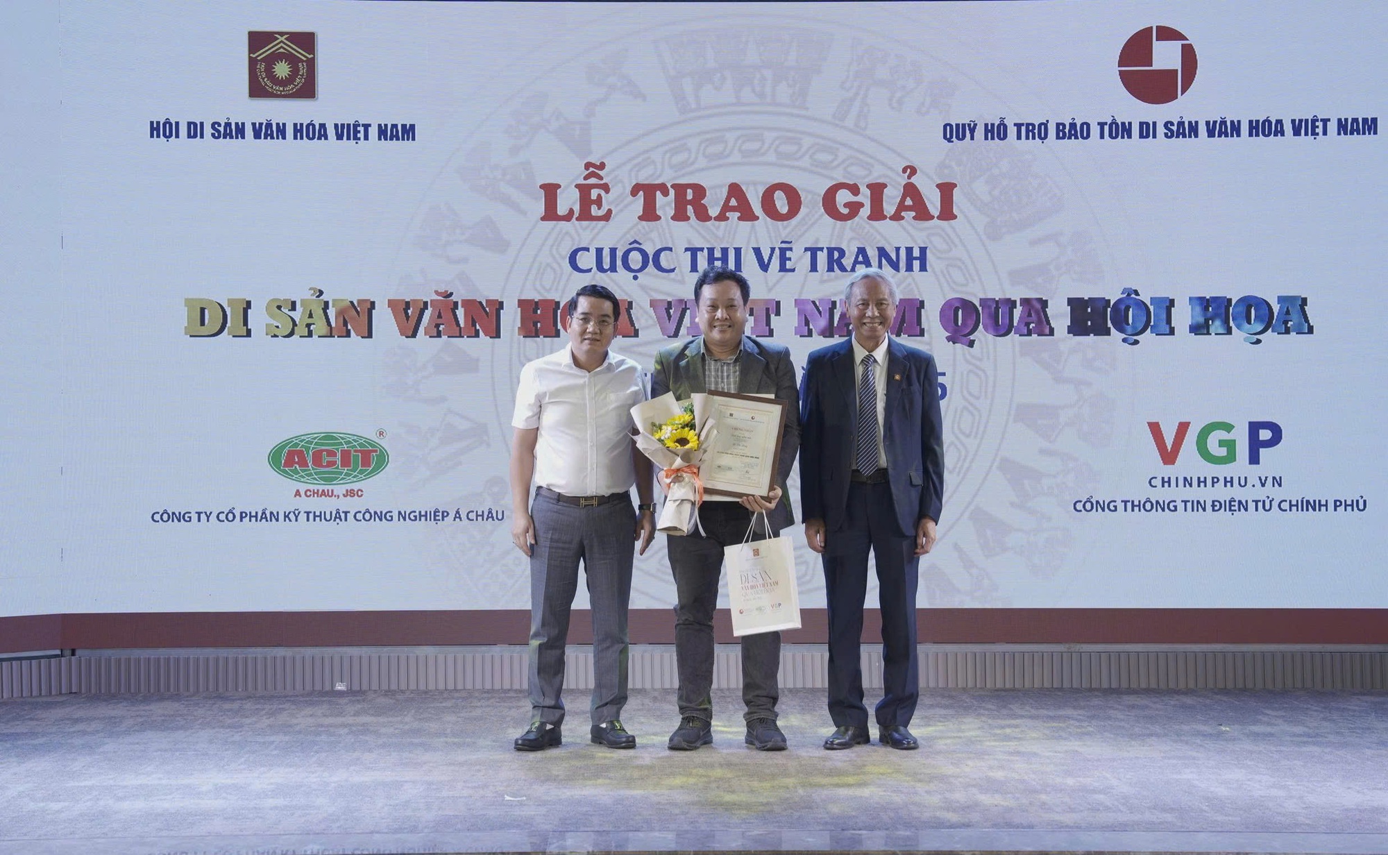 Trao giải cuộc thi vẽ tranh 'Di sản văn hóa Việt Nam qua hội họa' lần thứ II năm 2025- Ảnh 1. Trao giải cuộc thi vẽ tranh 'Di sản văn hóa Việt Nam qua hội họa' lần thứ II năm 2025- Ảnh 1.